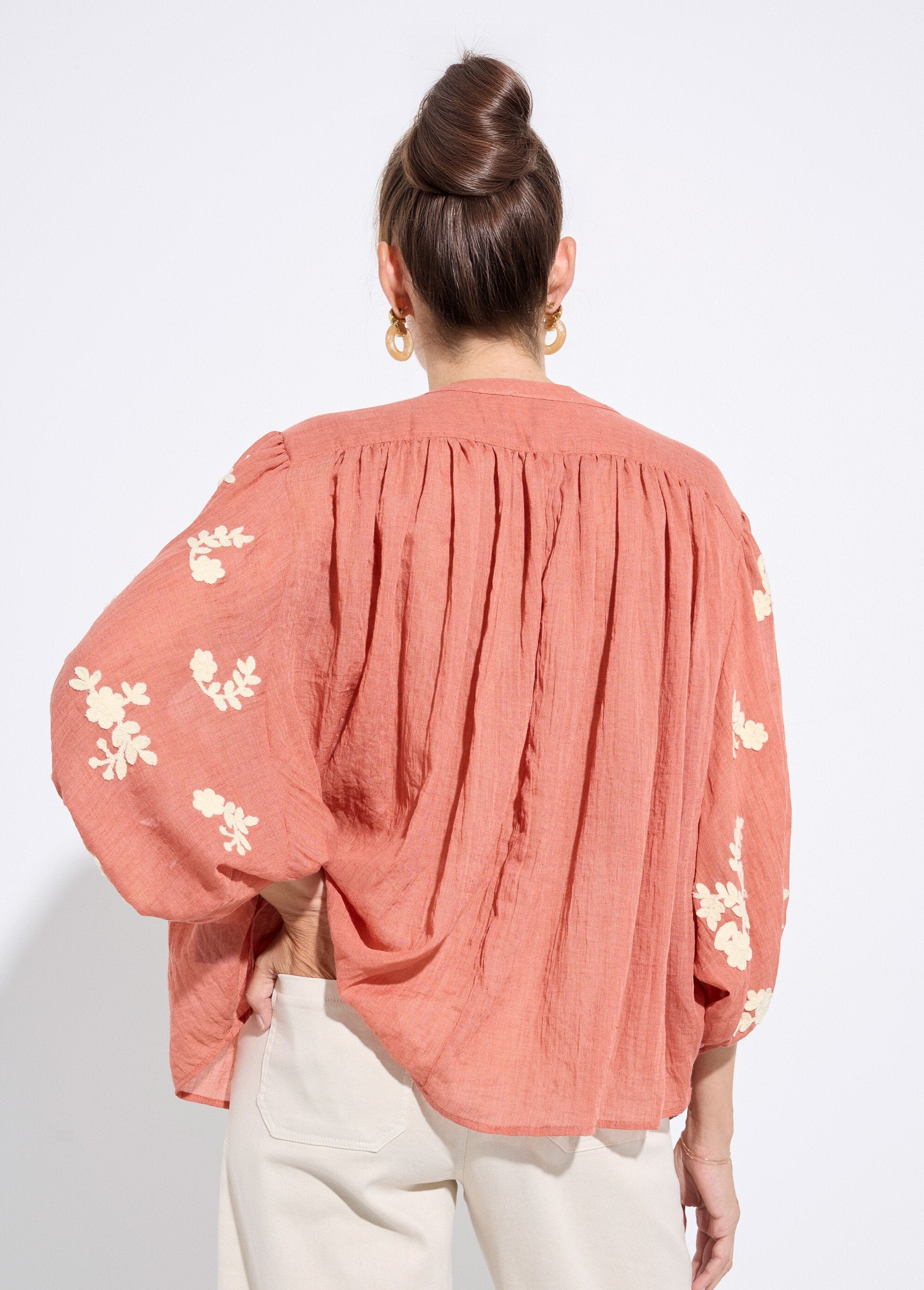 Chambray_blouse_with_contrasting_embroidery_Brick_DO1_slim