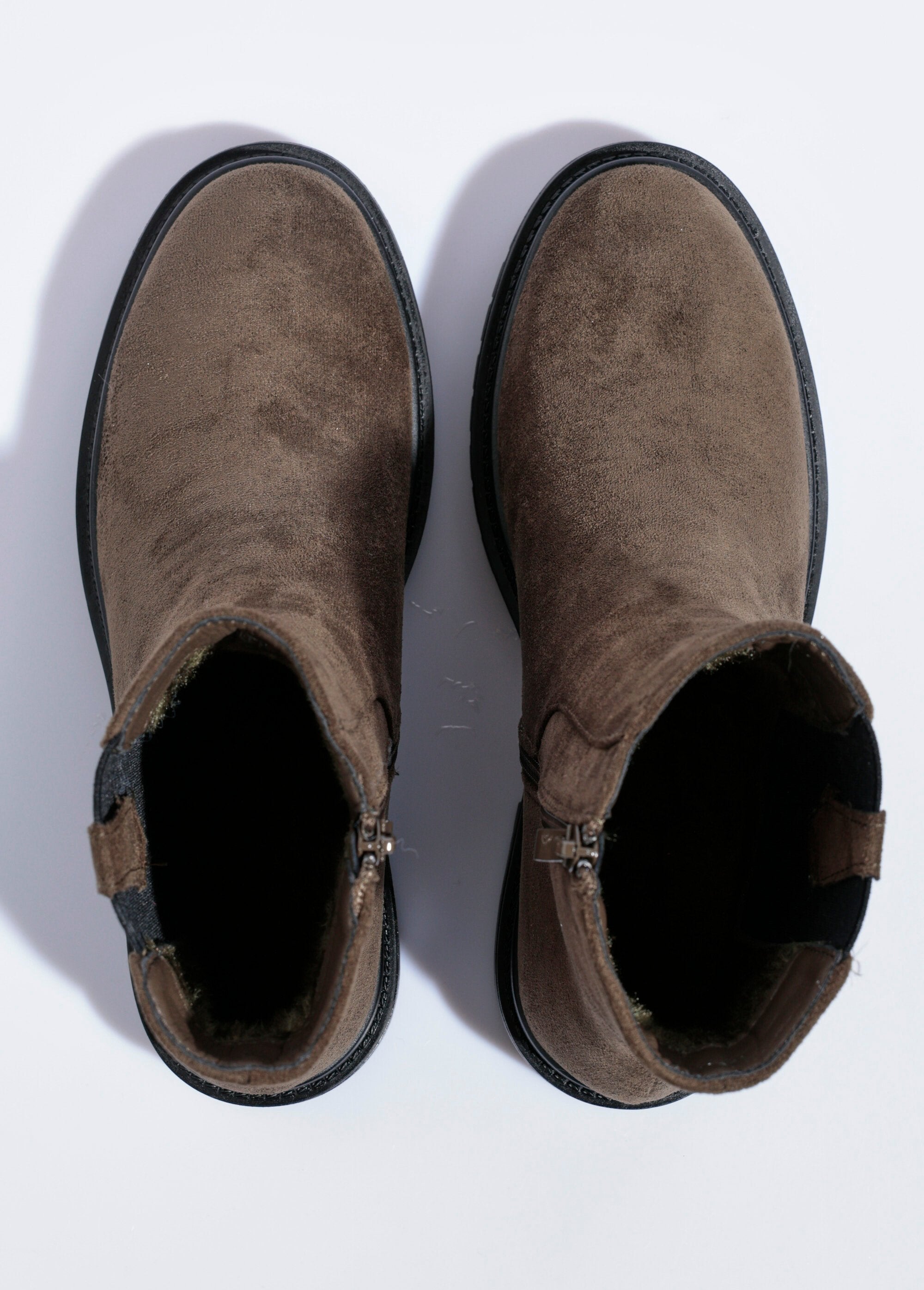 Chelsea_boots_with_notched_sole_Khaki_OV1_slim