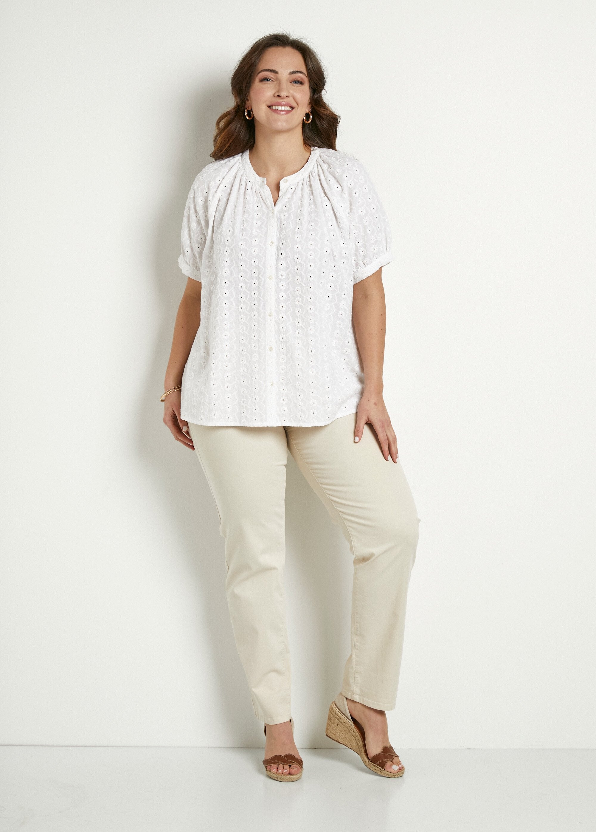 Loose-fitting_embroidered_cotton_blouse_without_collar_White_SF1_curvy