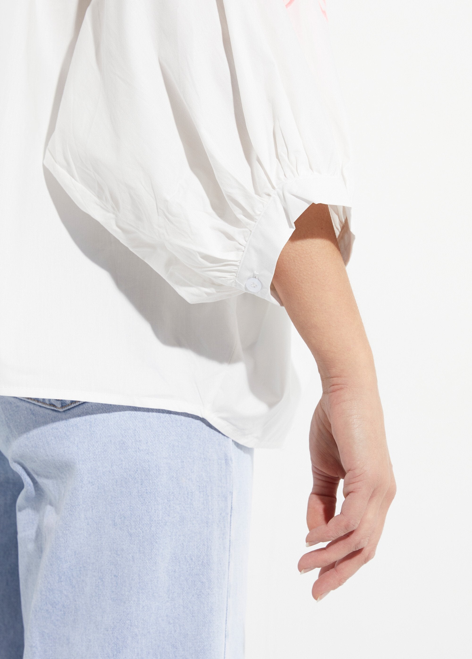 Loose-fitting_blouse_with_embroidered_palm_tree_sleeves_White_and_fluorescent_pink_DE3_slim