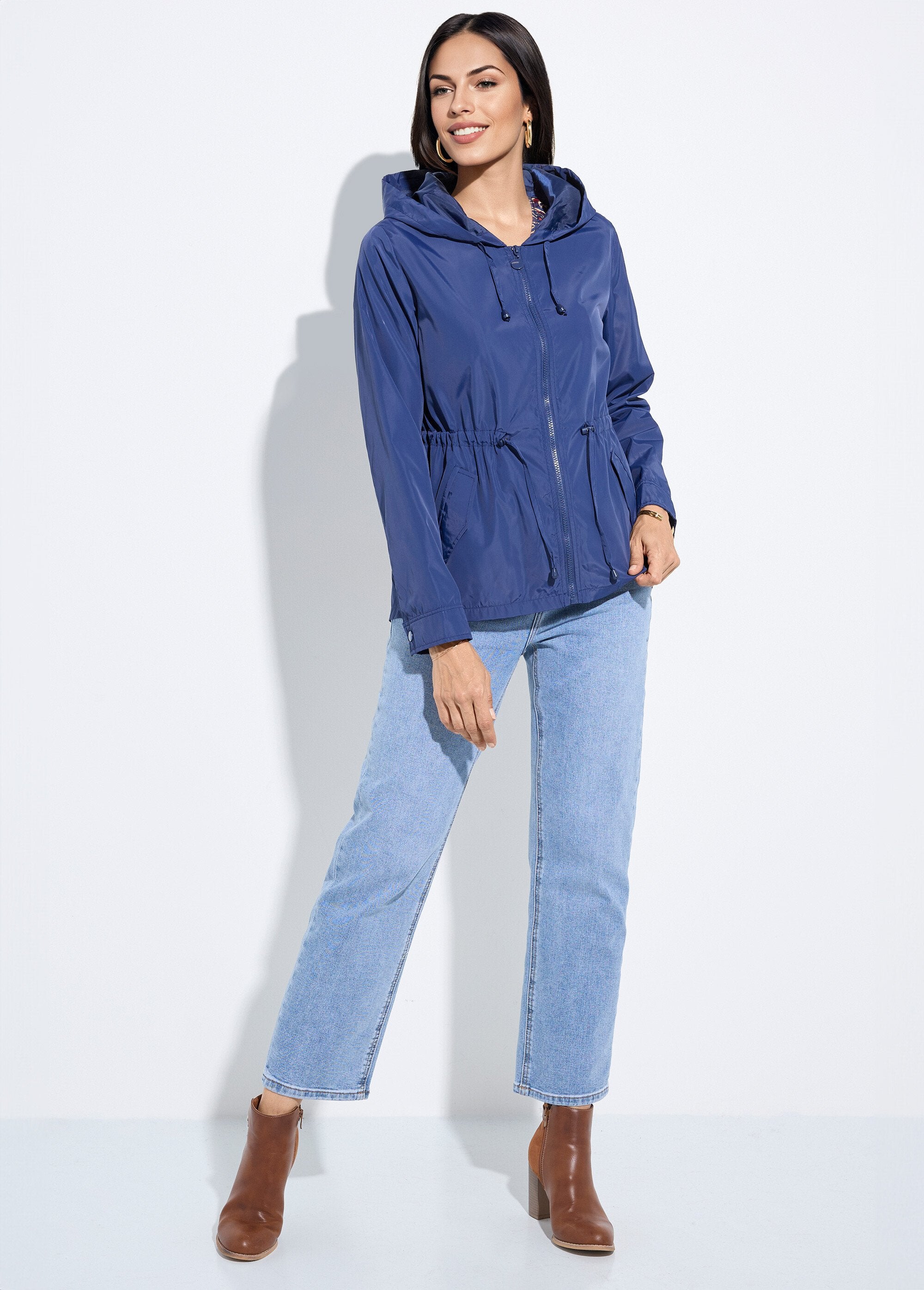 Windbreaker_with_hood_and_fitted_waist_Marine_SF1_slim