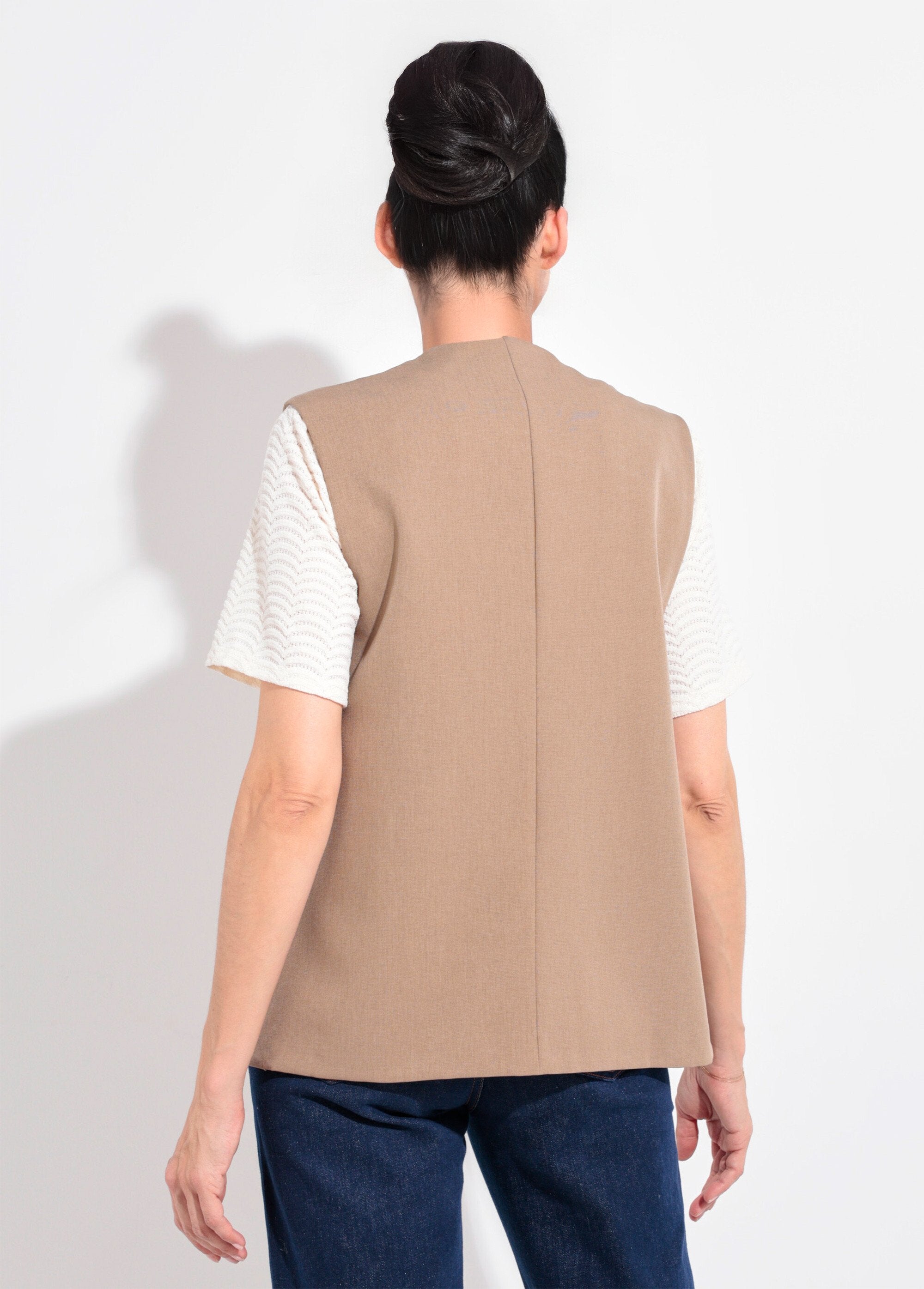 Sleeveless_suit_vest_with_side_buttons_Beige_DO1_slim