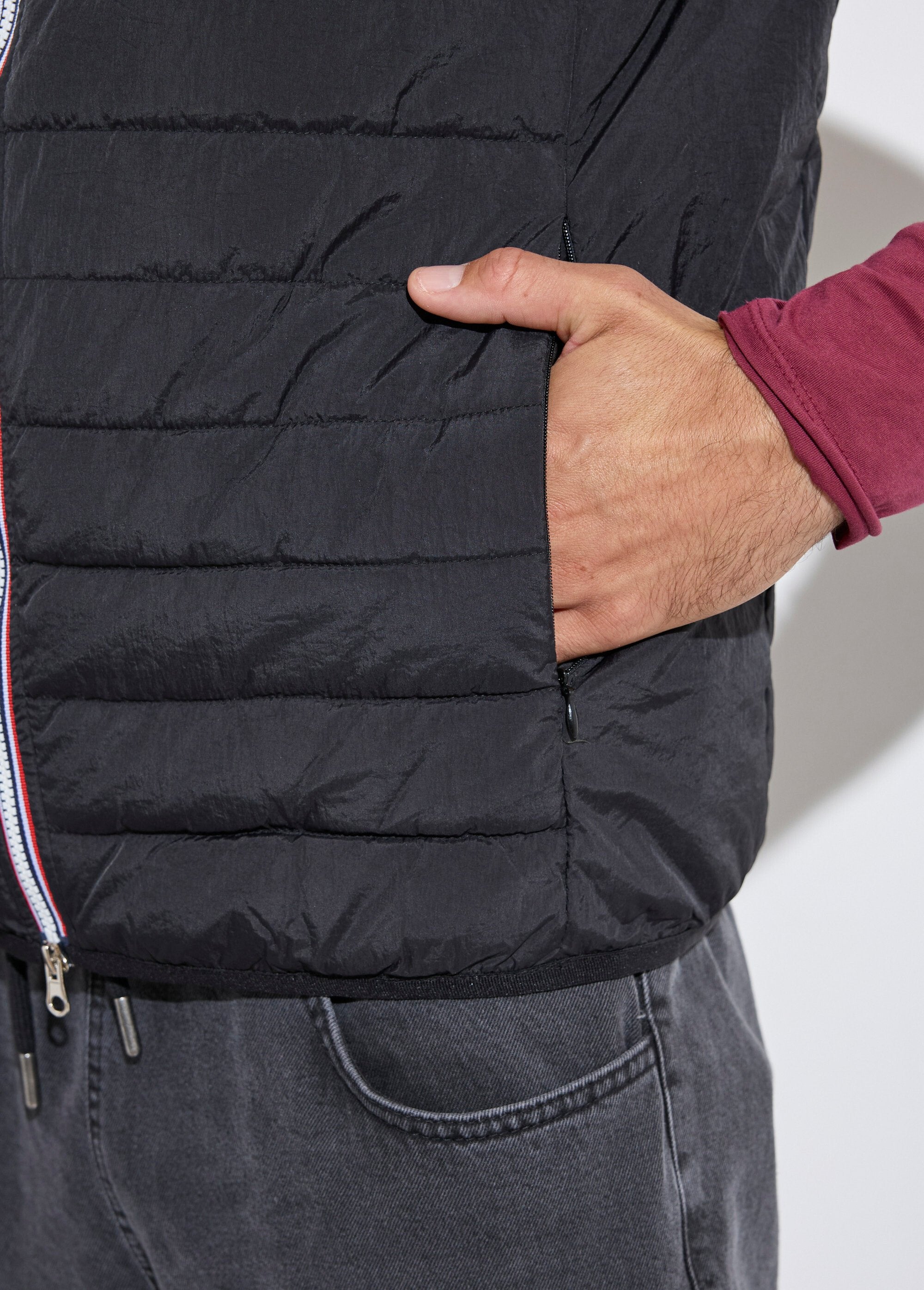 Sleeveless_quilted_down_jacket_Black_DE1_slim