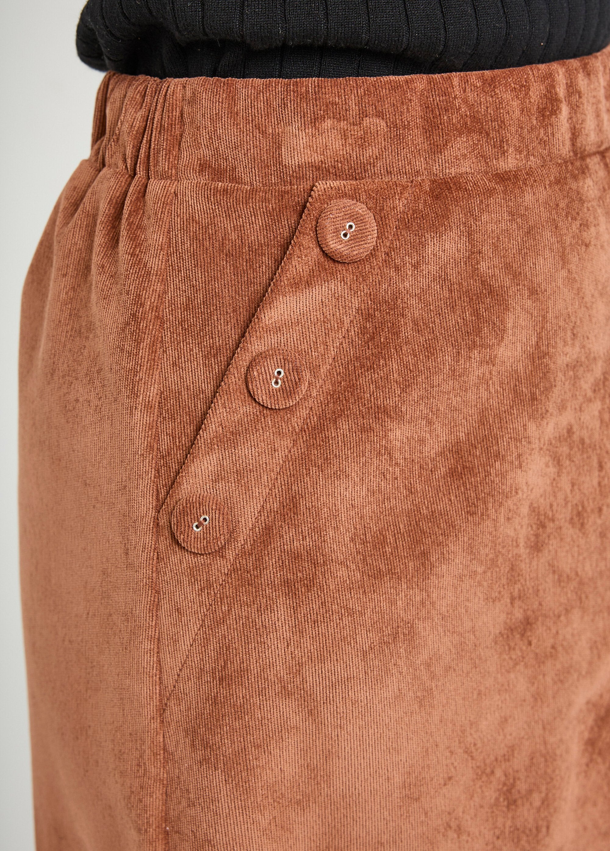 Short,_straight_corduroy_skirt_with_a_semi-elasticated_waistband_Brown_DE2_slim