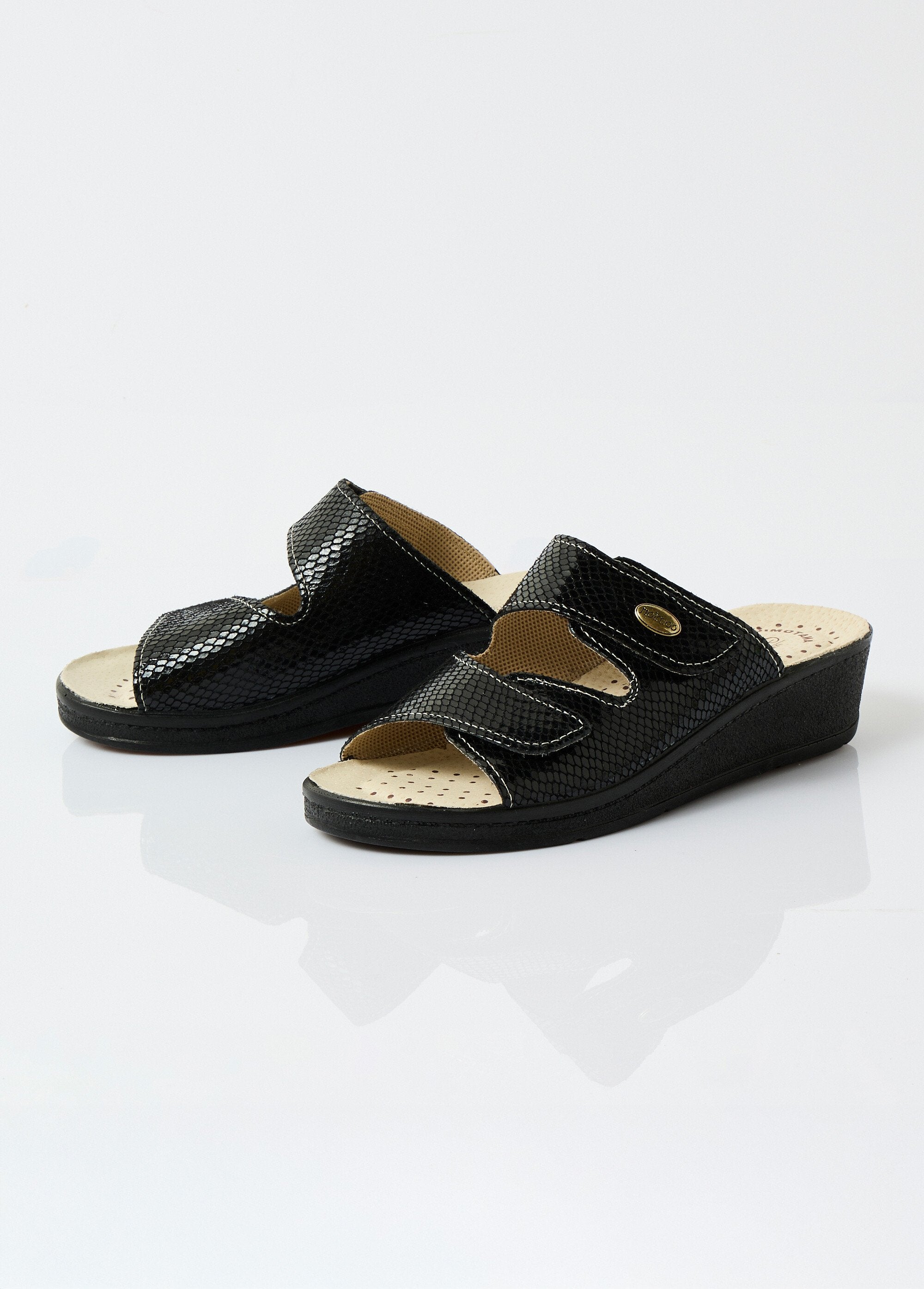 Wide_leather_velcro_mules_Black_DE1_slim