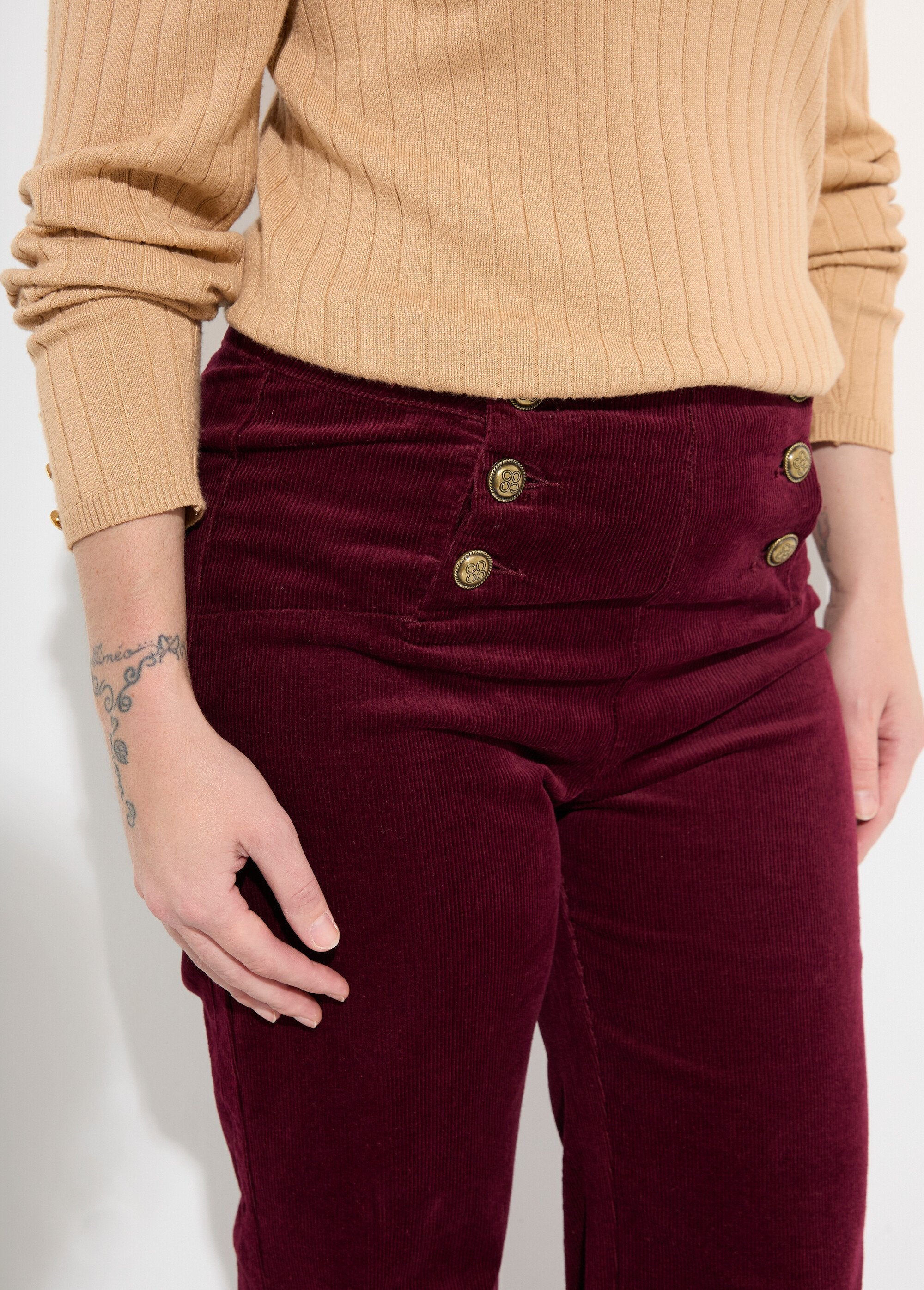 Flared_Velvet_Bridge_Pants_Bordeaux_DE1_slim