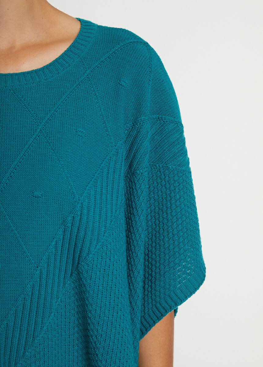 Embossed_knit_cape_sweater_Green_DE3_slim