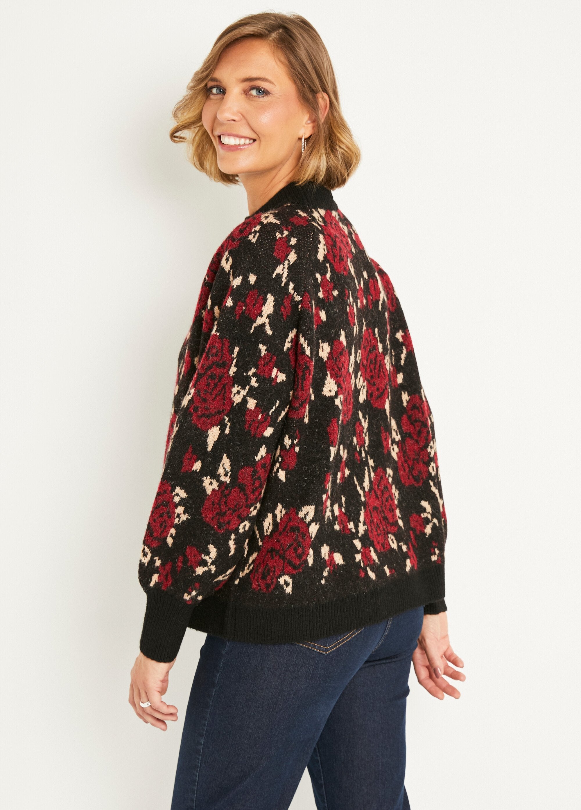 Warm_raglan_collar_floral_jacquard_sweater_Black_and_red_DO1_slim