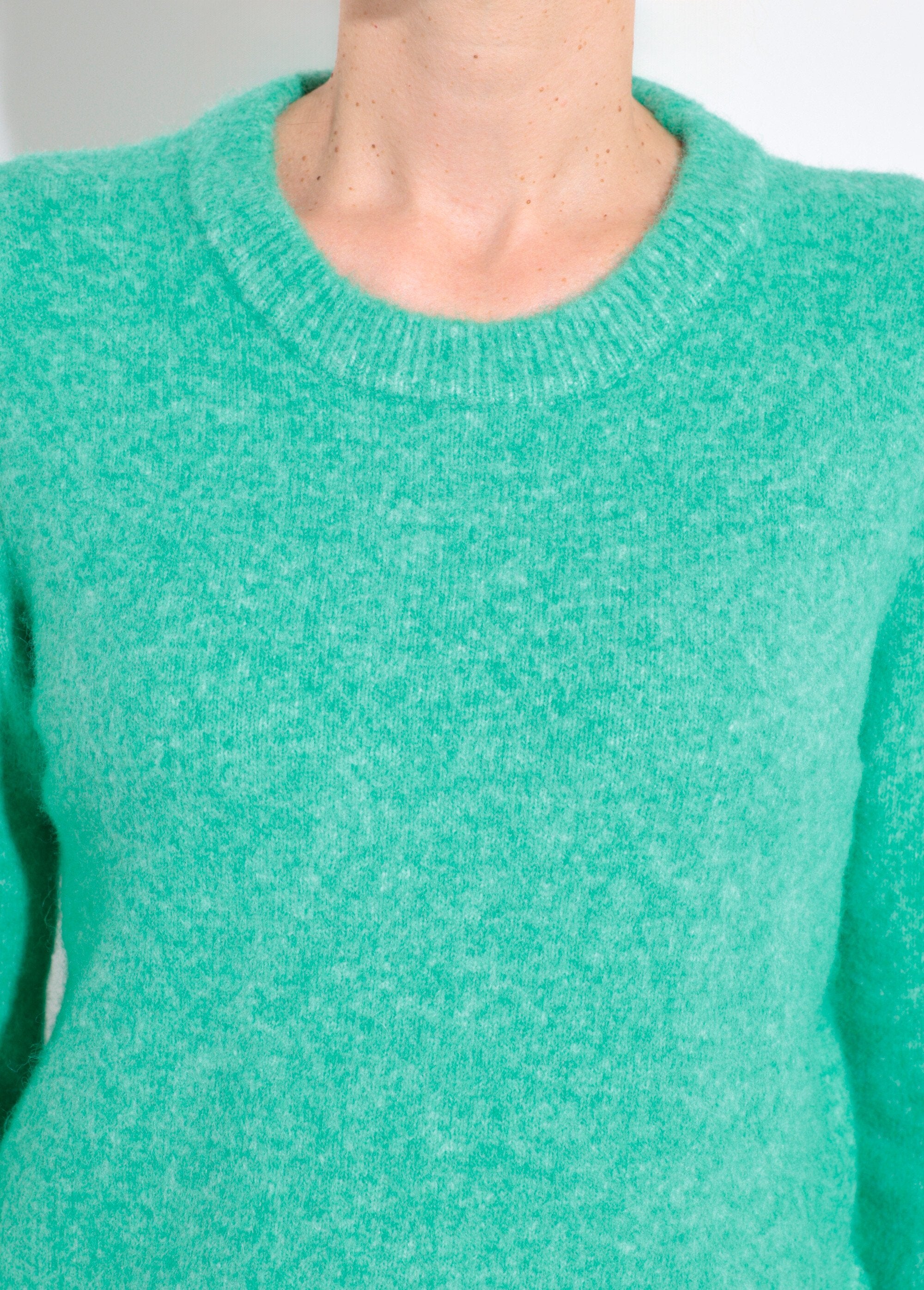 Warm_fluffy_wool_crew_neck_sweater_Green_DE1_slim
