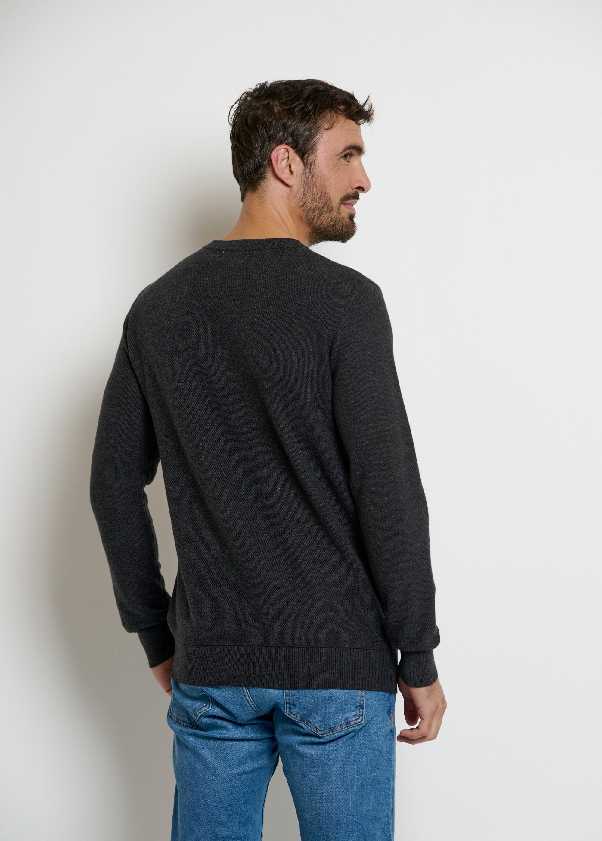 Round_neck_sweater_with_fancy_pique_knit_Gray_DO1_slim