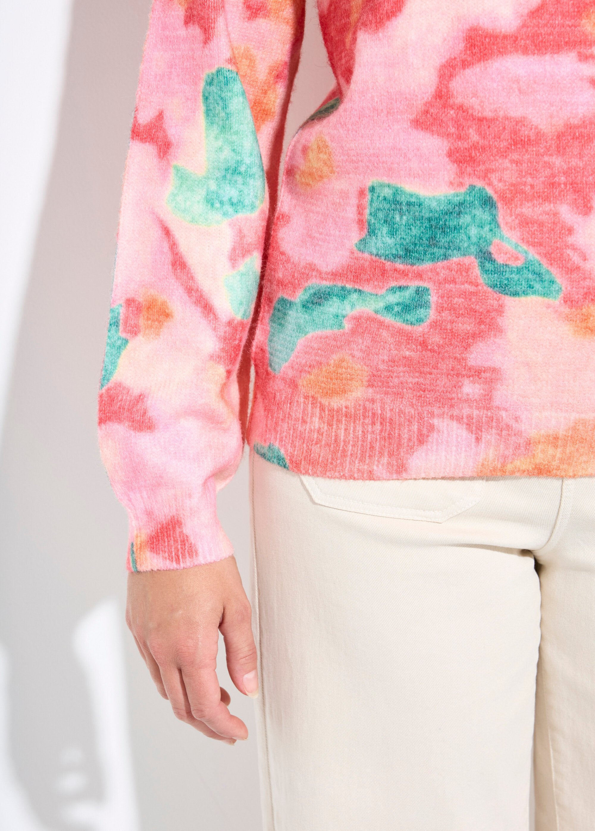 Soft_round_neck_floral_print_sweater_Coral_print_DE2_slim