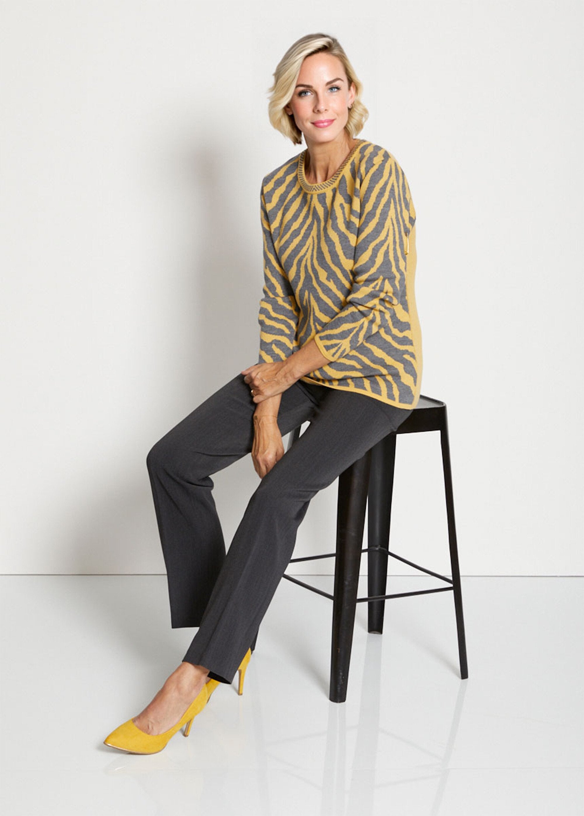 Fancy_zebra_jacquard_sweater_Honey_and_gray_SF1_slim
