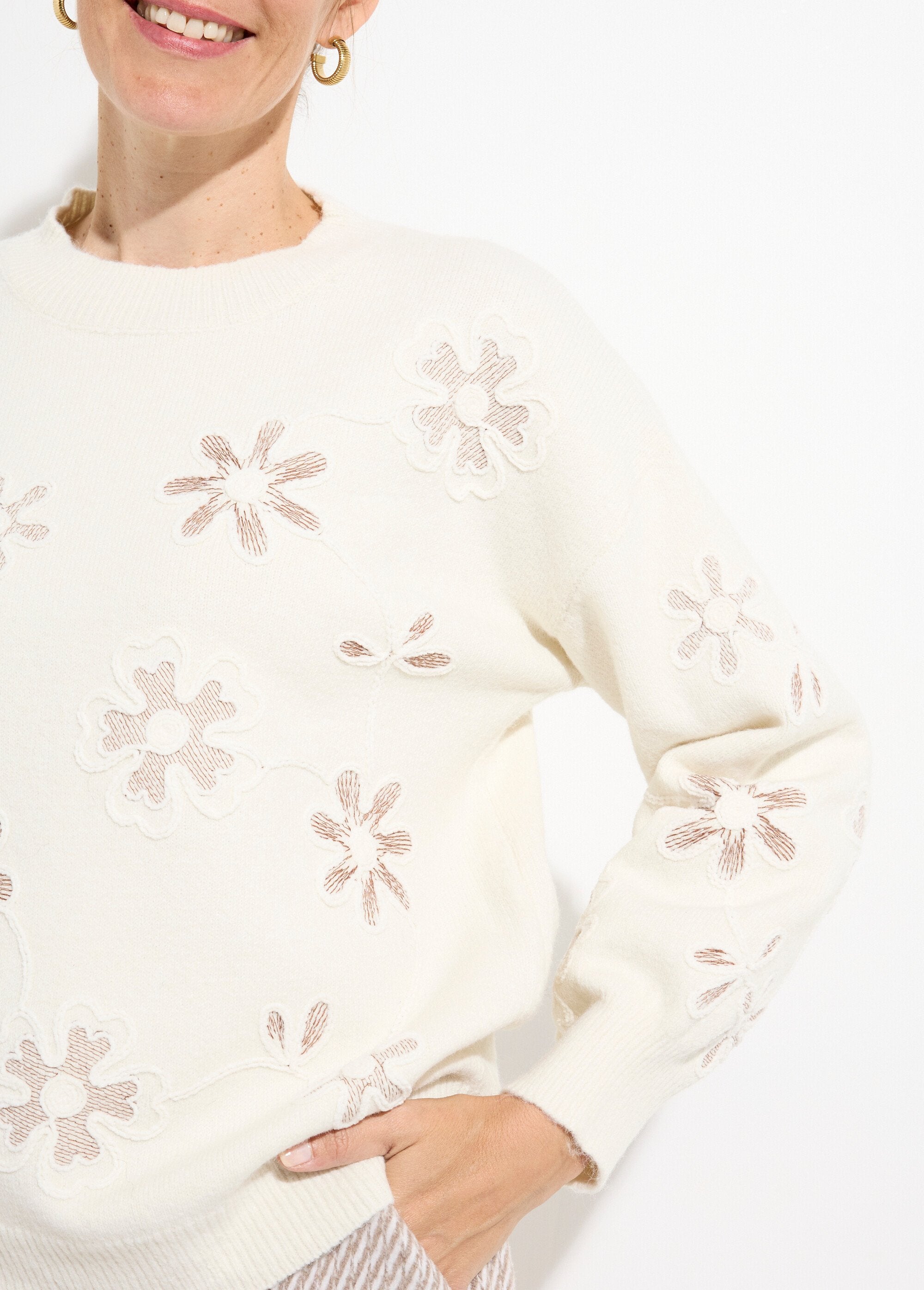 High-top_sweater_with_embroidered_flower_application_Beige_DE1_slim