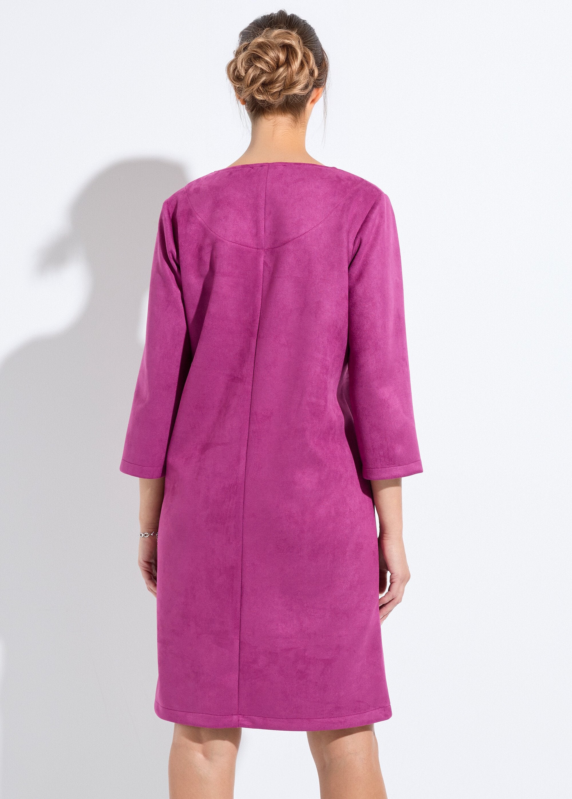 Short_loose_dress_in_plain_suede_fabric_Cassis_DO1_slim