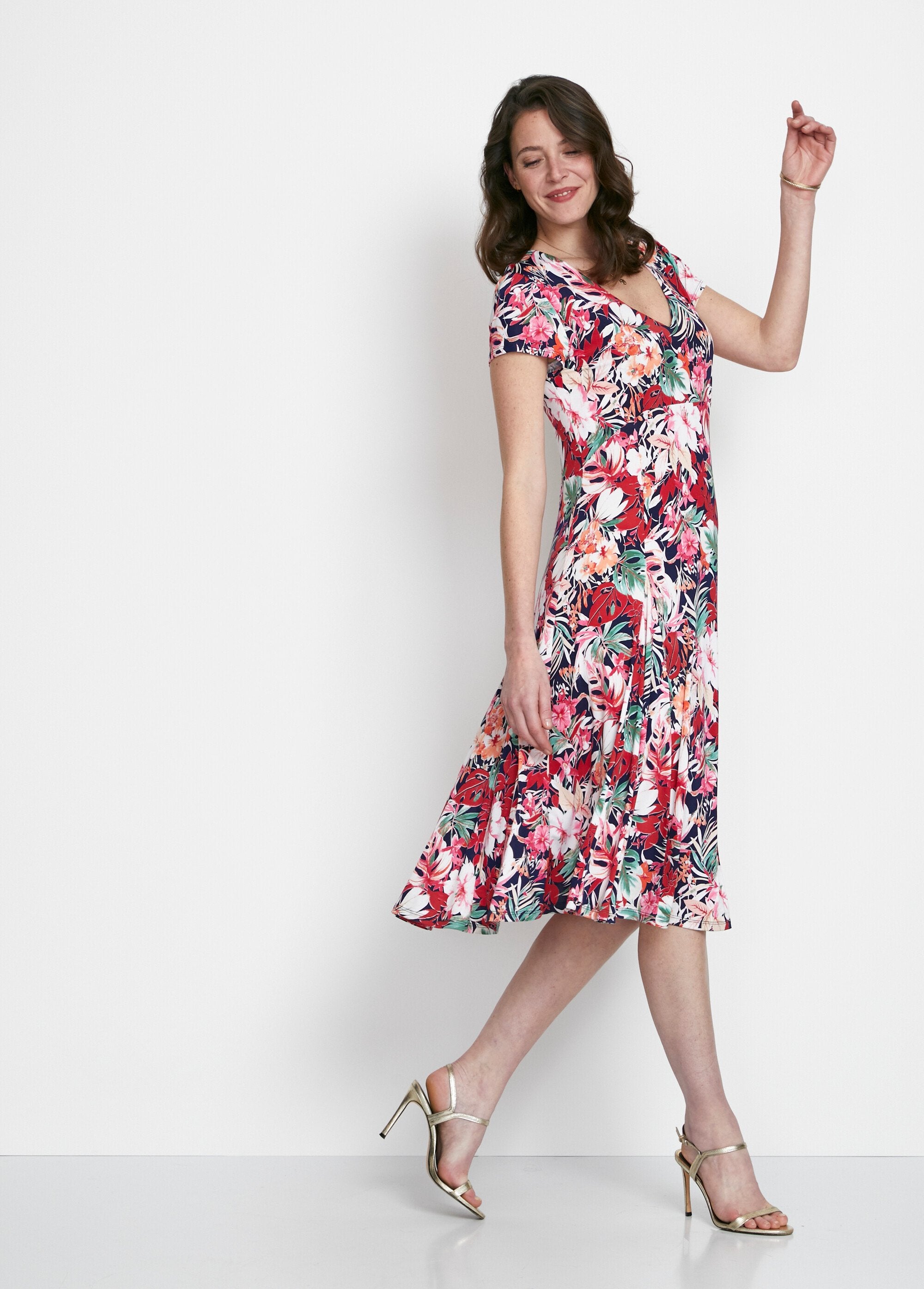 V-neck_flared_midi_dress_Fuchsia_print_SF1_slim