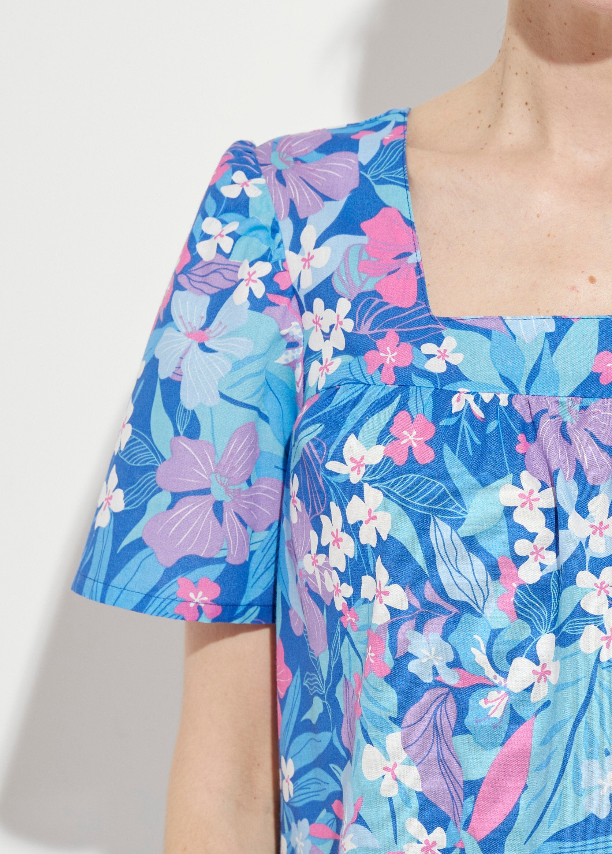 Short_apron_dress_with_short_sleeves_Blue_DE2_slim