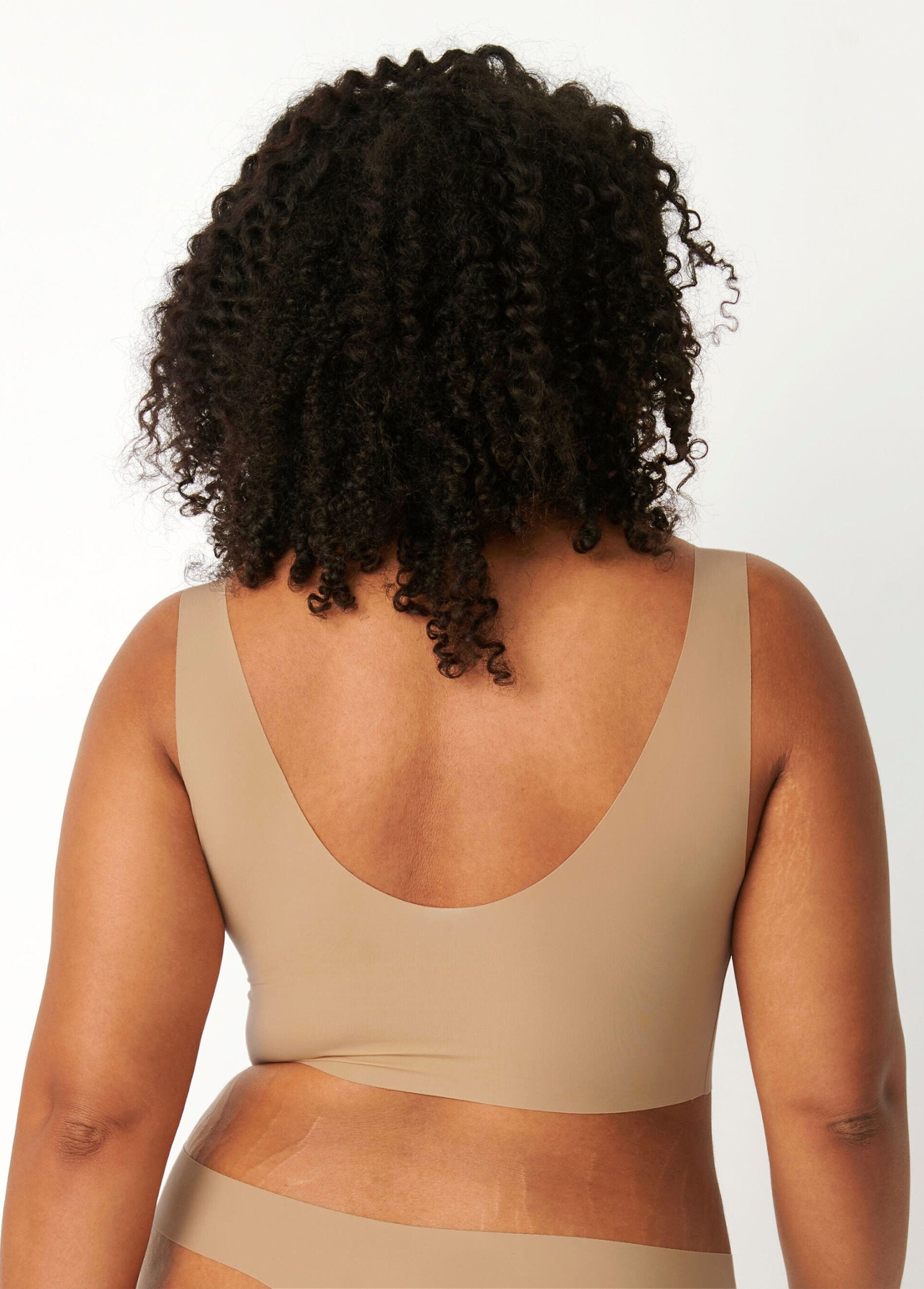 Zero_Feel_Bra_Skin_DO1_curvy