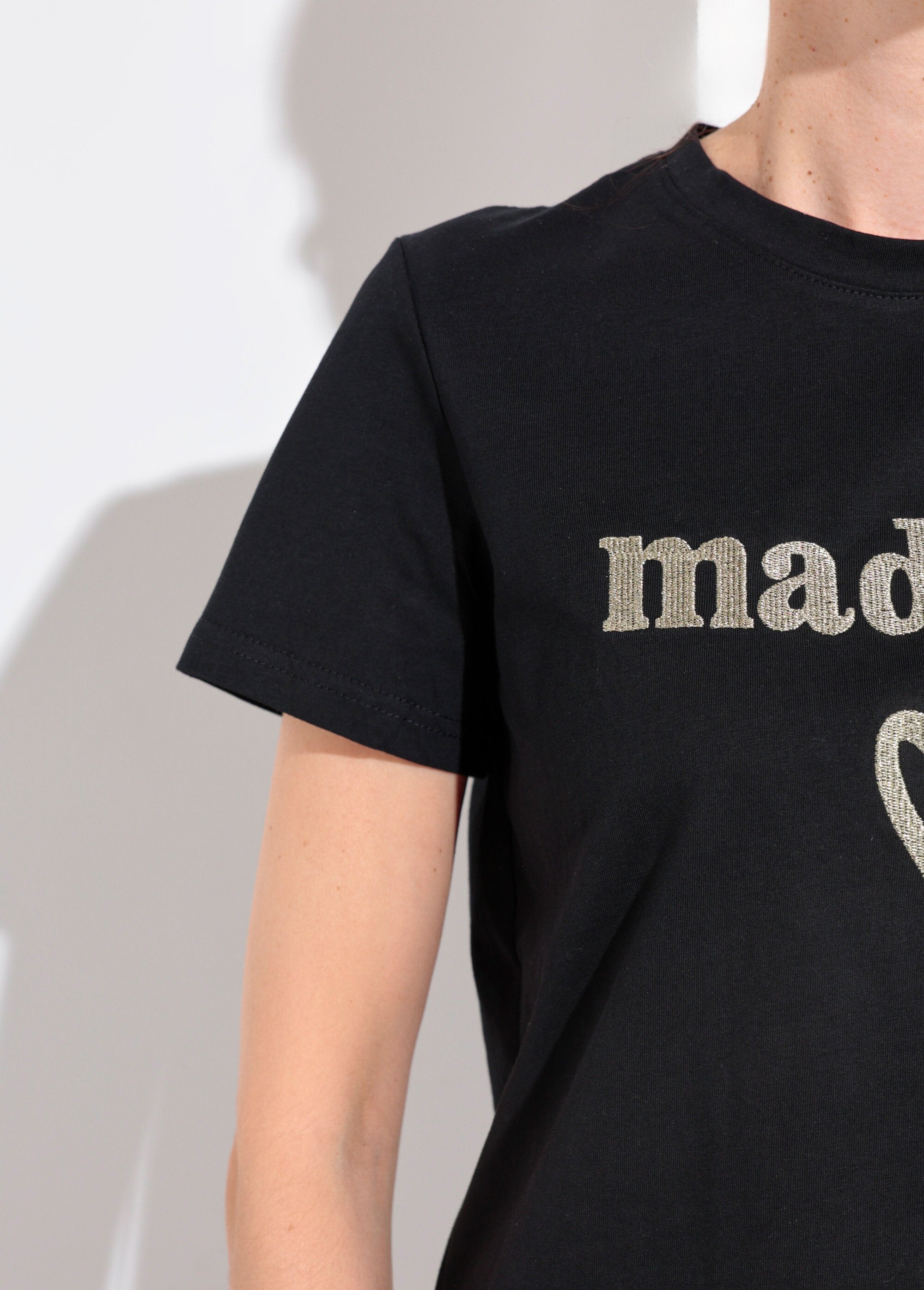 Madame_metallic_embroidery_round_neck_T-shirt_Black_DE2_slim
