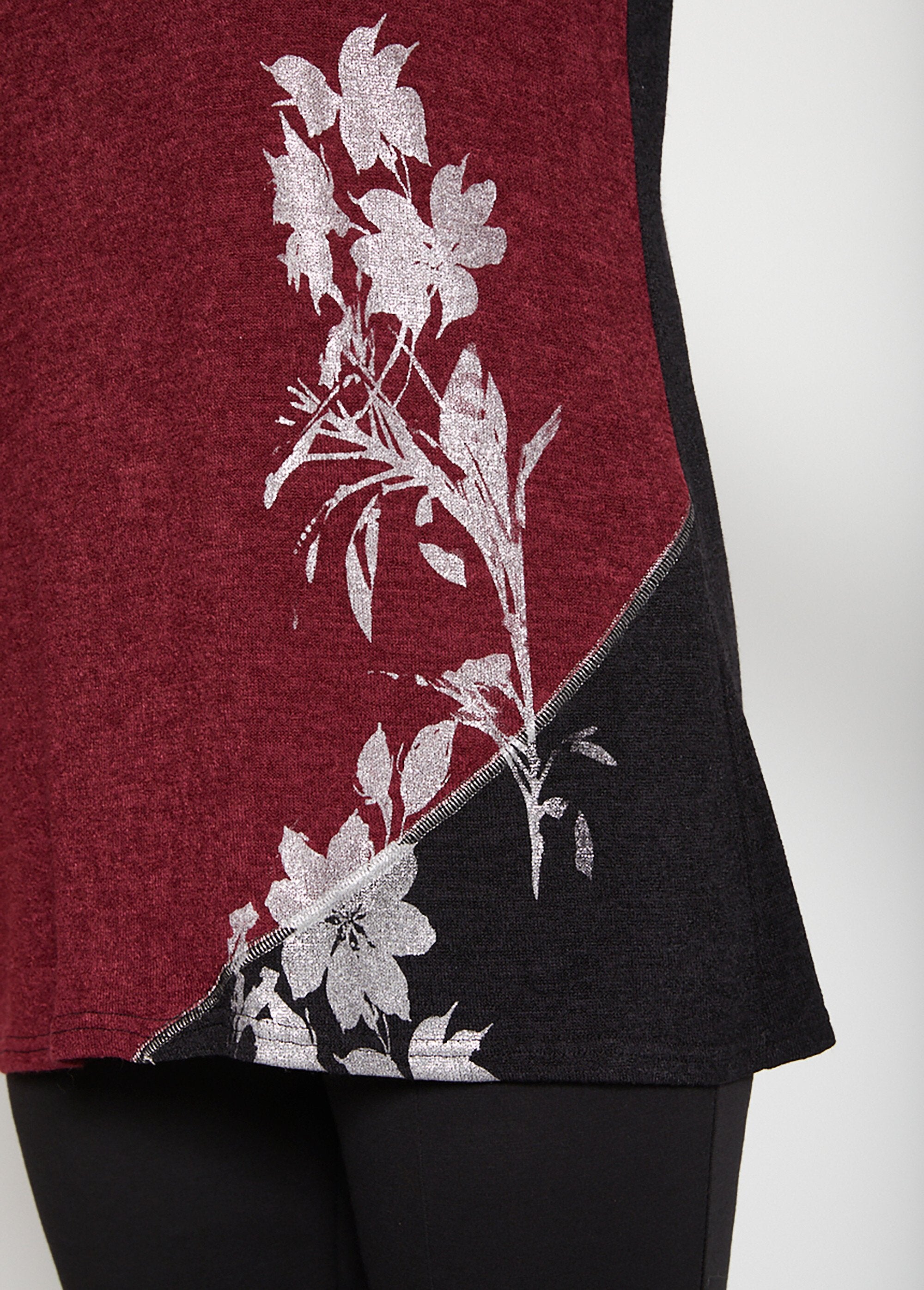 Long_stretch_floral_T-shirt_Black_and_burgundy_DE1_slim