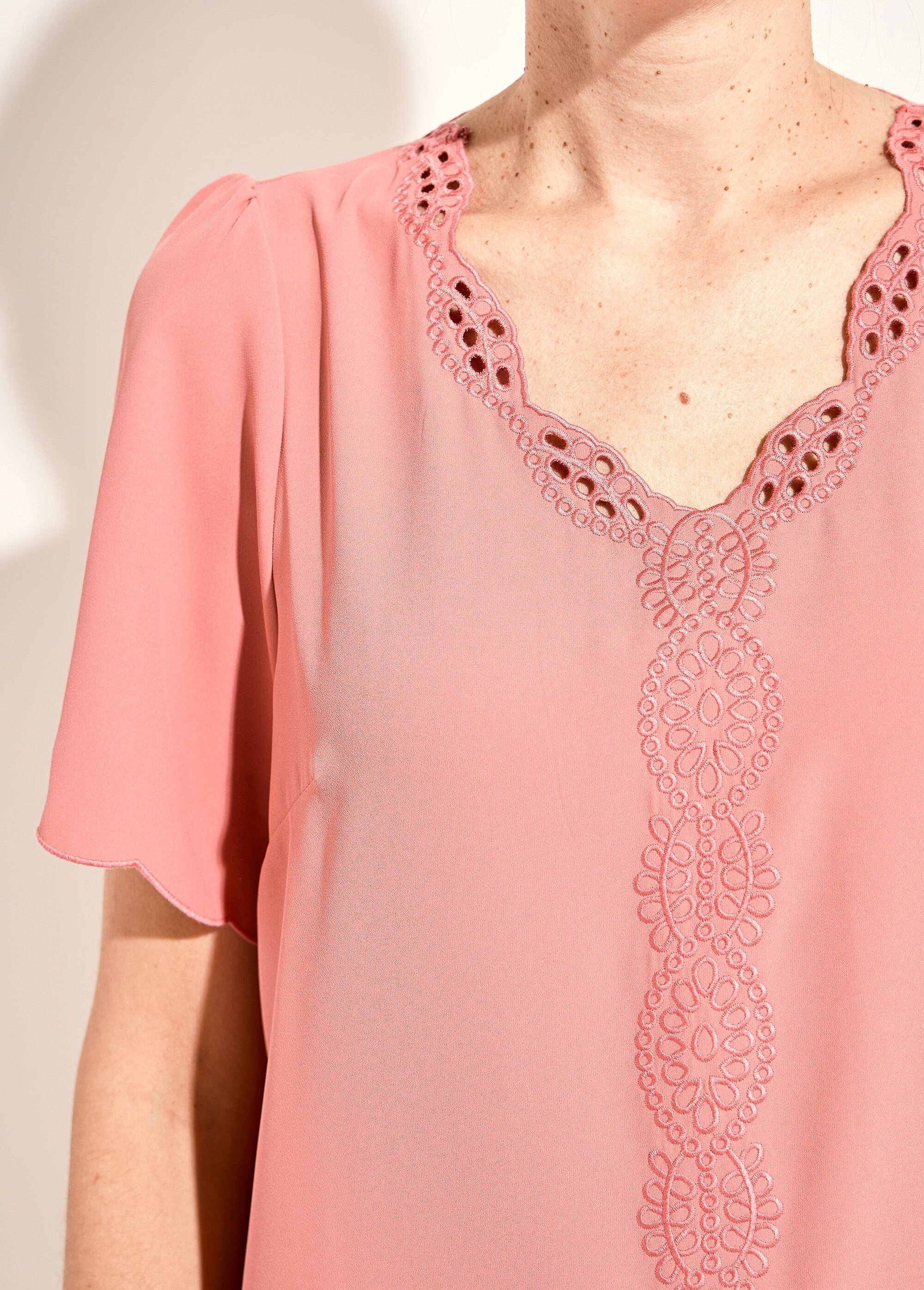 Long_embroidered_tunic_with_short_sleeves_Terracotta_DE1_slim