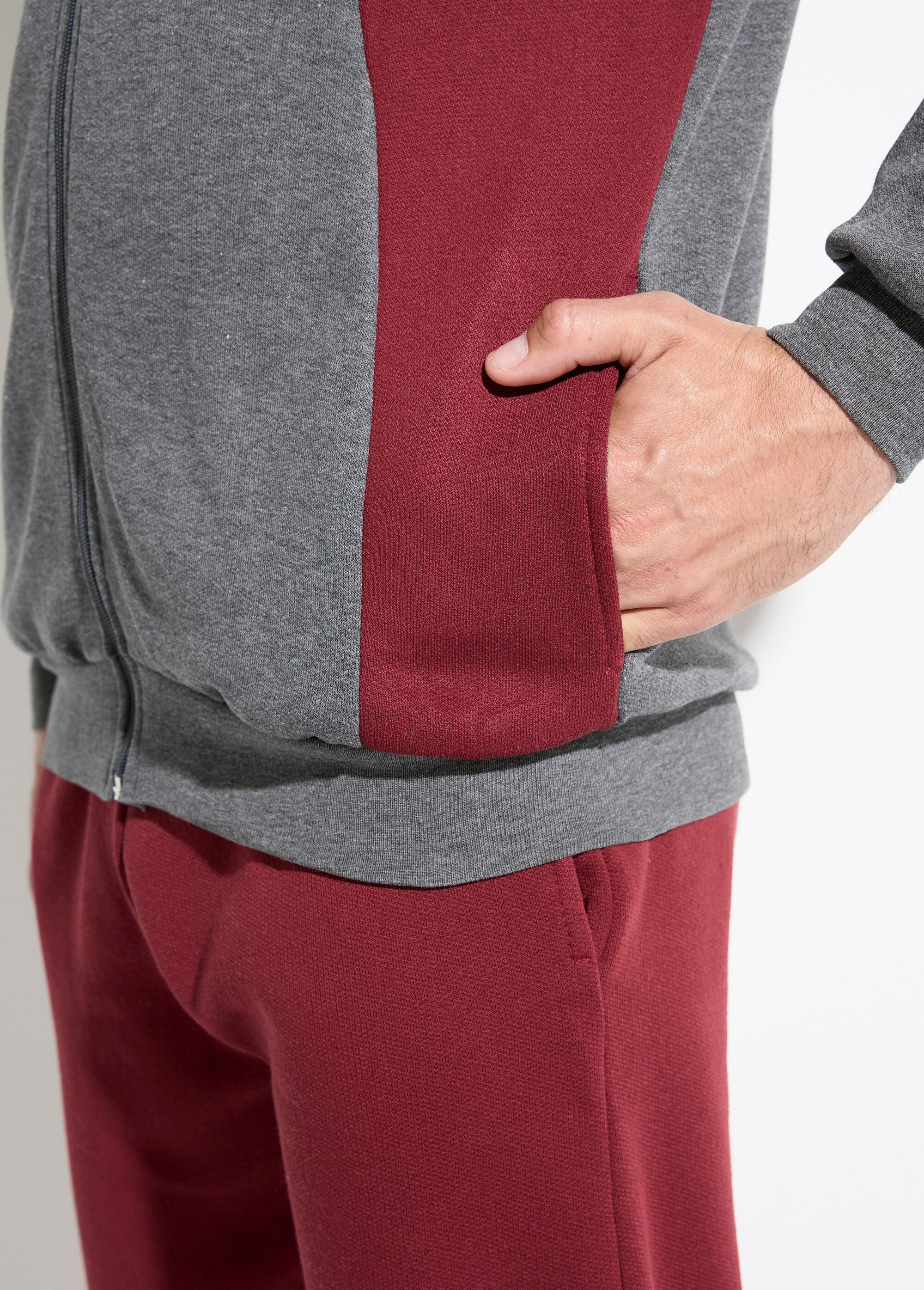 Two-tone_cotton_fleece_zip-up_lounge_jacket_Anthracite_and_burgundy_DE2_slim