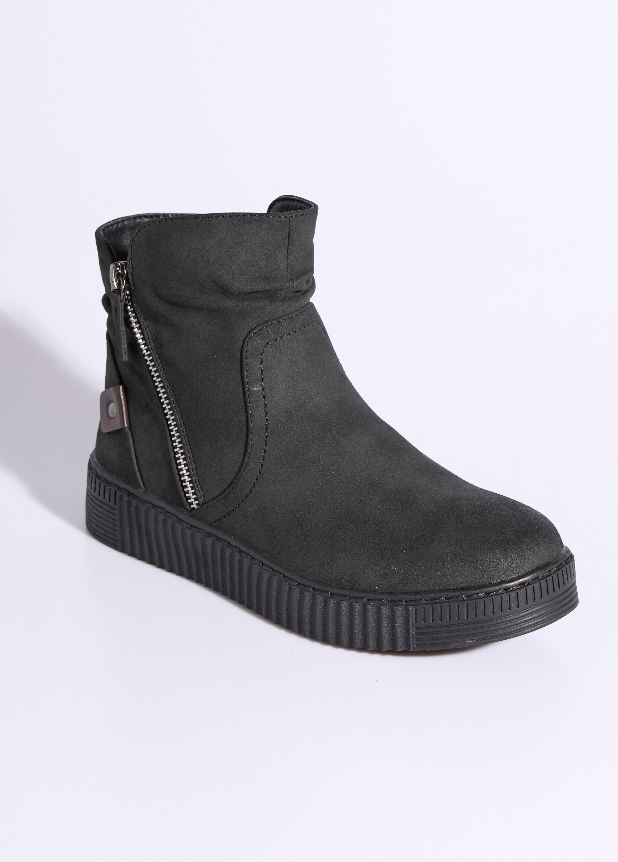 Suede_boots_with_wedge_sole_Black_FA1_slim