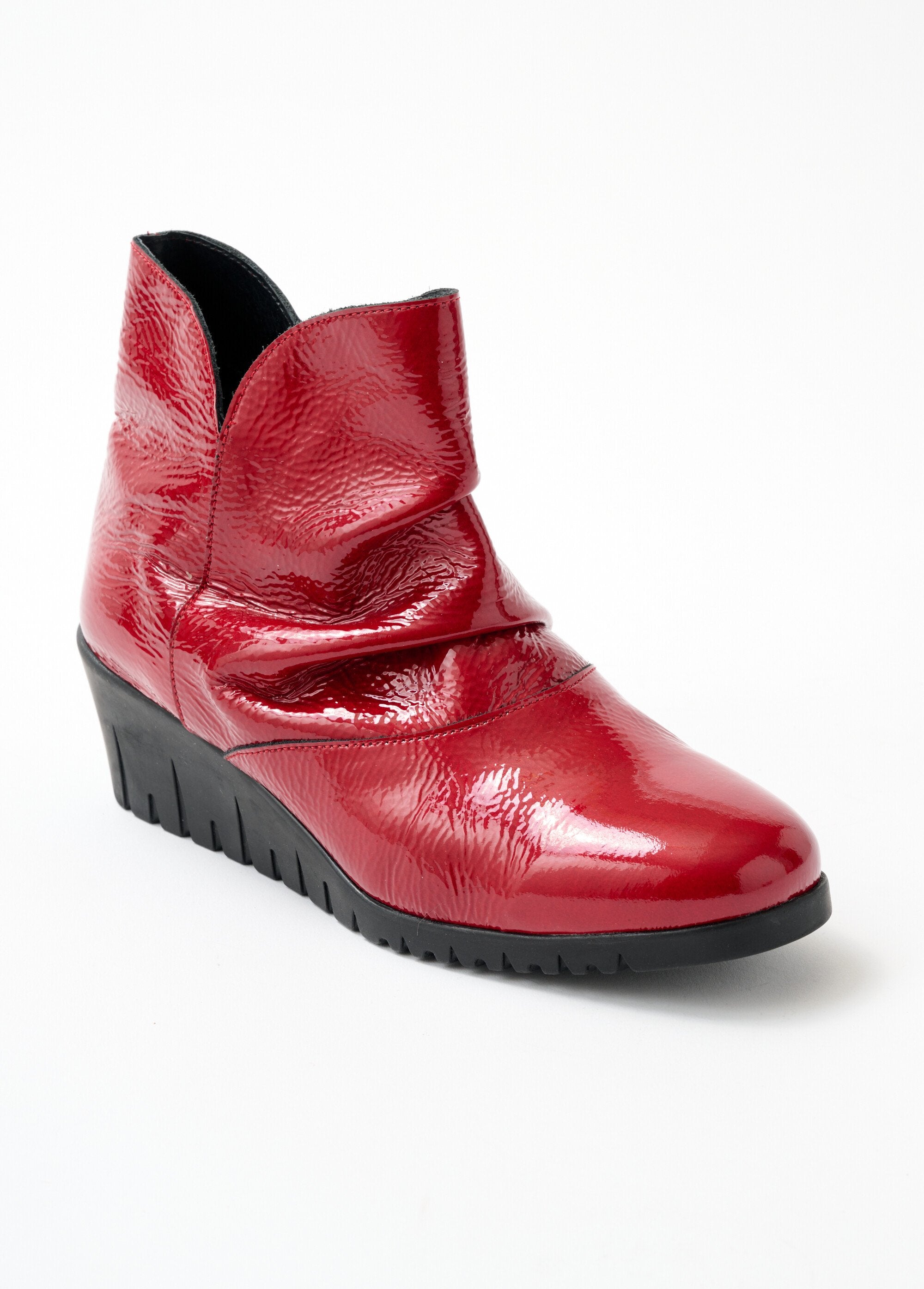 Zipped_patent_leather_boots_Ruby_FA1_slim