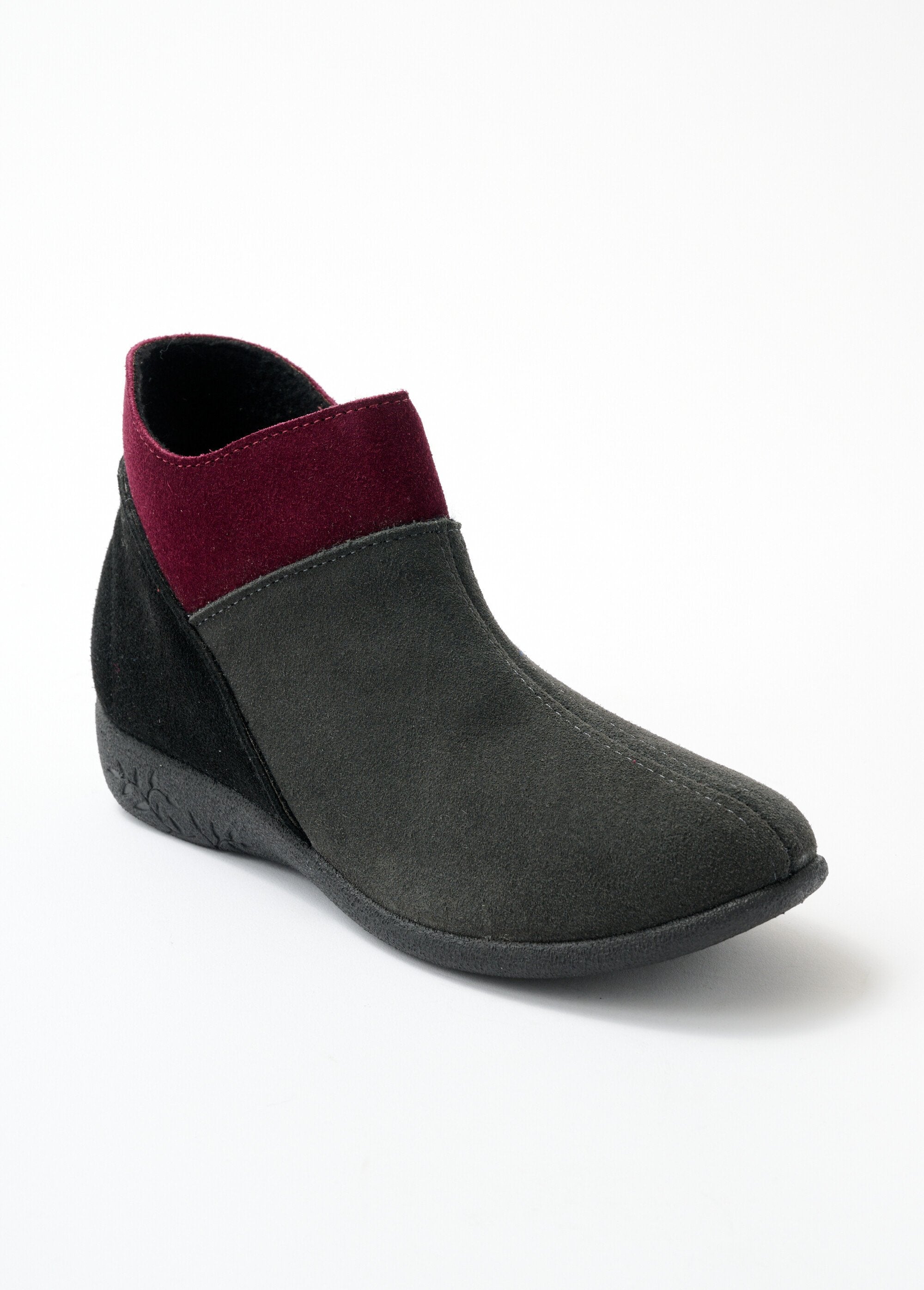 Comfort_width_zipped_boots_in_suede_leather_Gray_and_plum_FA1_slim