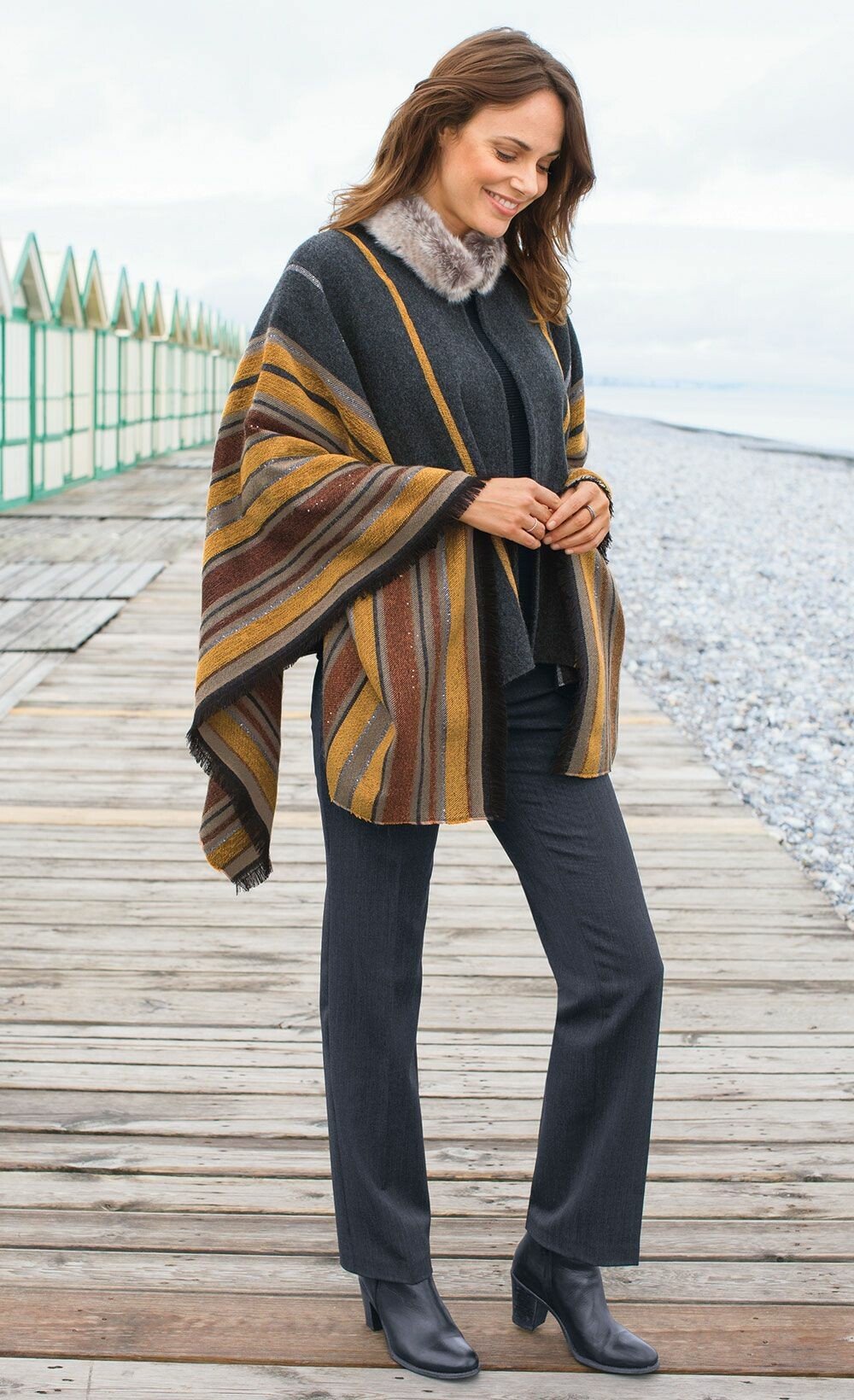 Cape_tissu_jacquard_col_fausse_fourrure_Anthracite_et_miel_SF1_slim