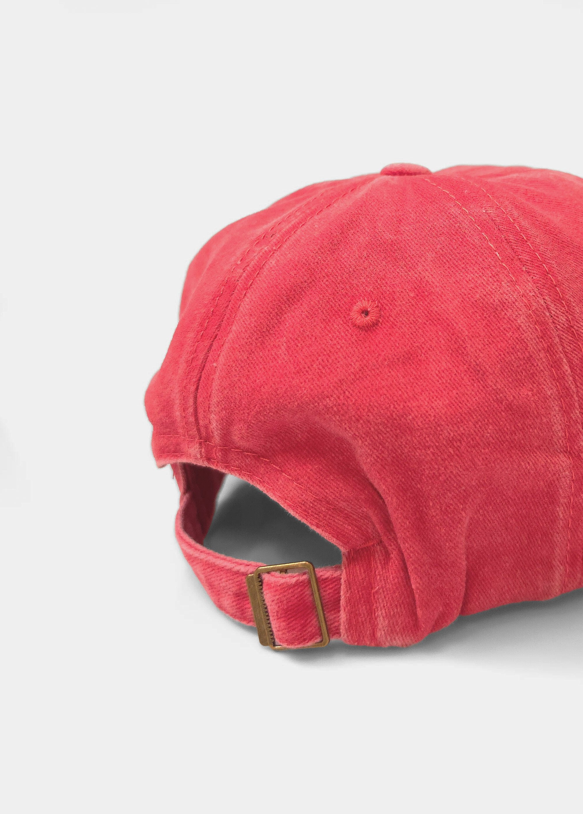 Pure_cotton_cap,_bleached_effect_Red_DO1_slim