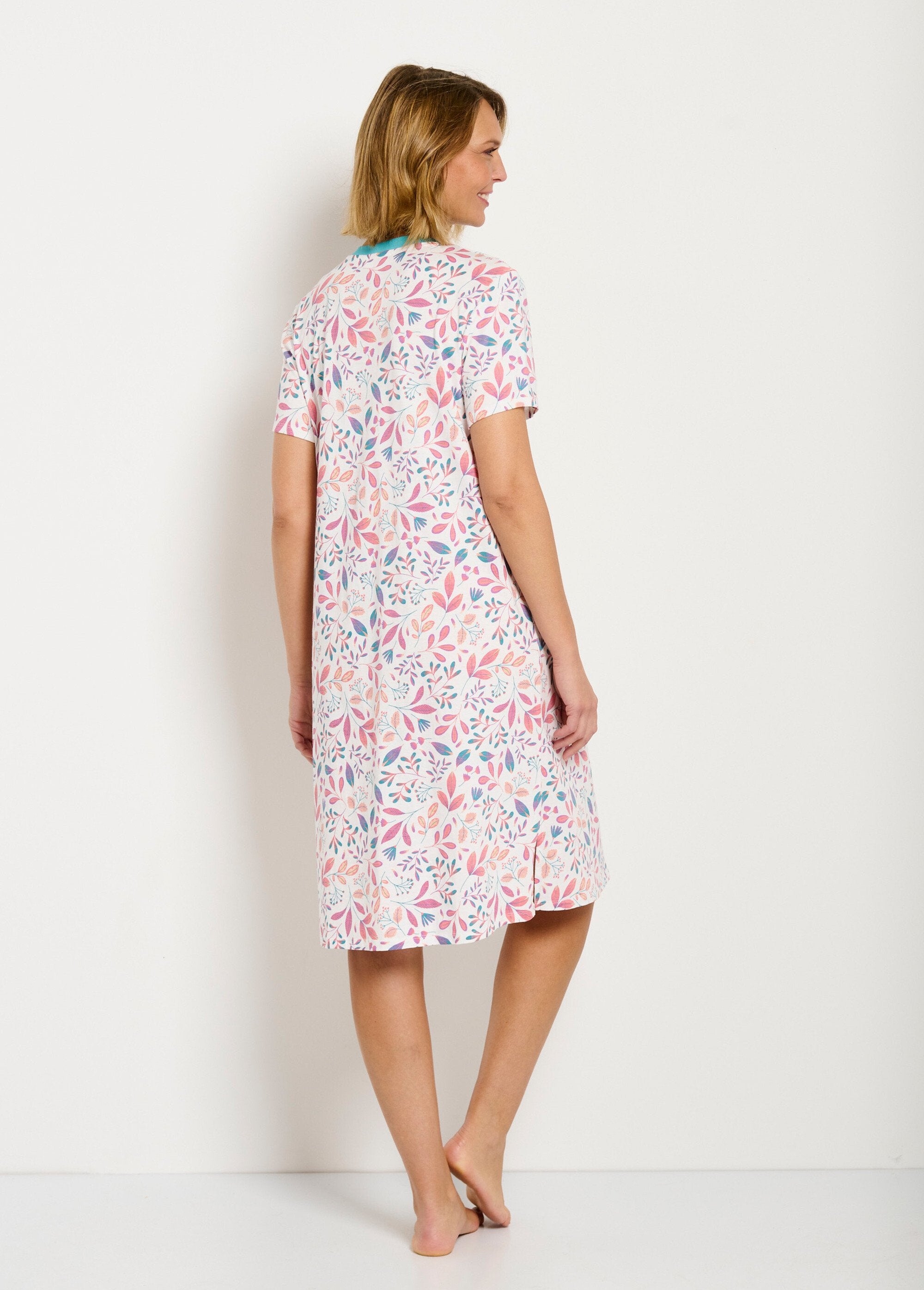 Short_printed_nightgown_with_Tunisian_collar_Pink_print_DO1_slim