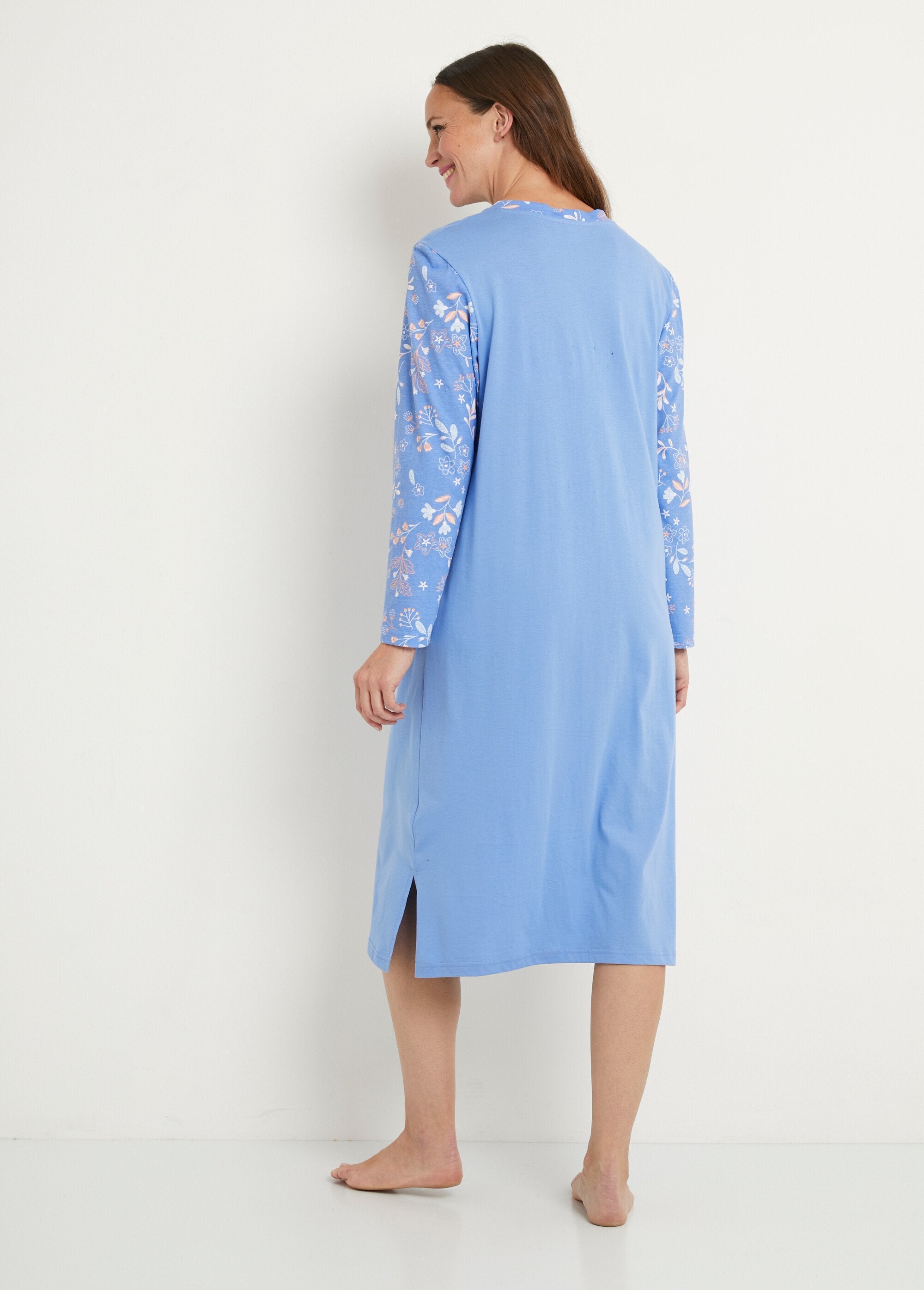 Mid-length_nightdress_in_plain_cotton_with_floral_motif_Blue_and_pink_print_DO1_slim