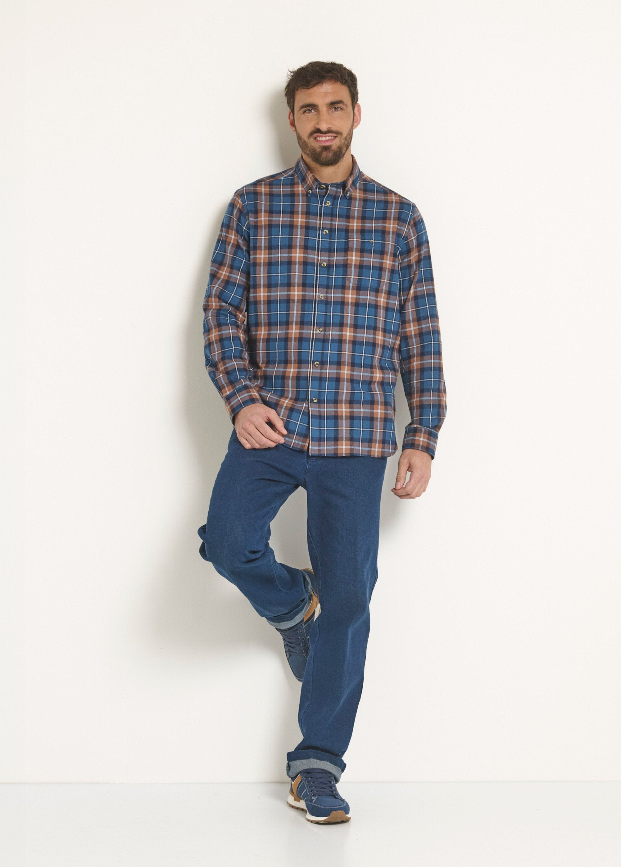 Flannel_shirt_with_velvet_details,_large_squares_Blue_and_beige_tiles_SF1_slim