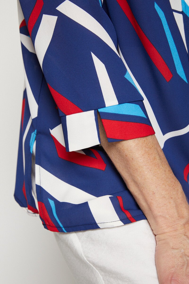 Straight_graphic_blouse_with_3/4_sleeves_Blue_and_red_DE2_slim