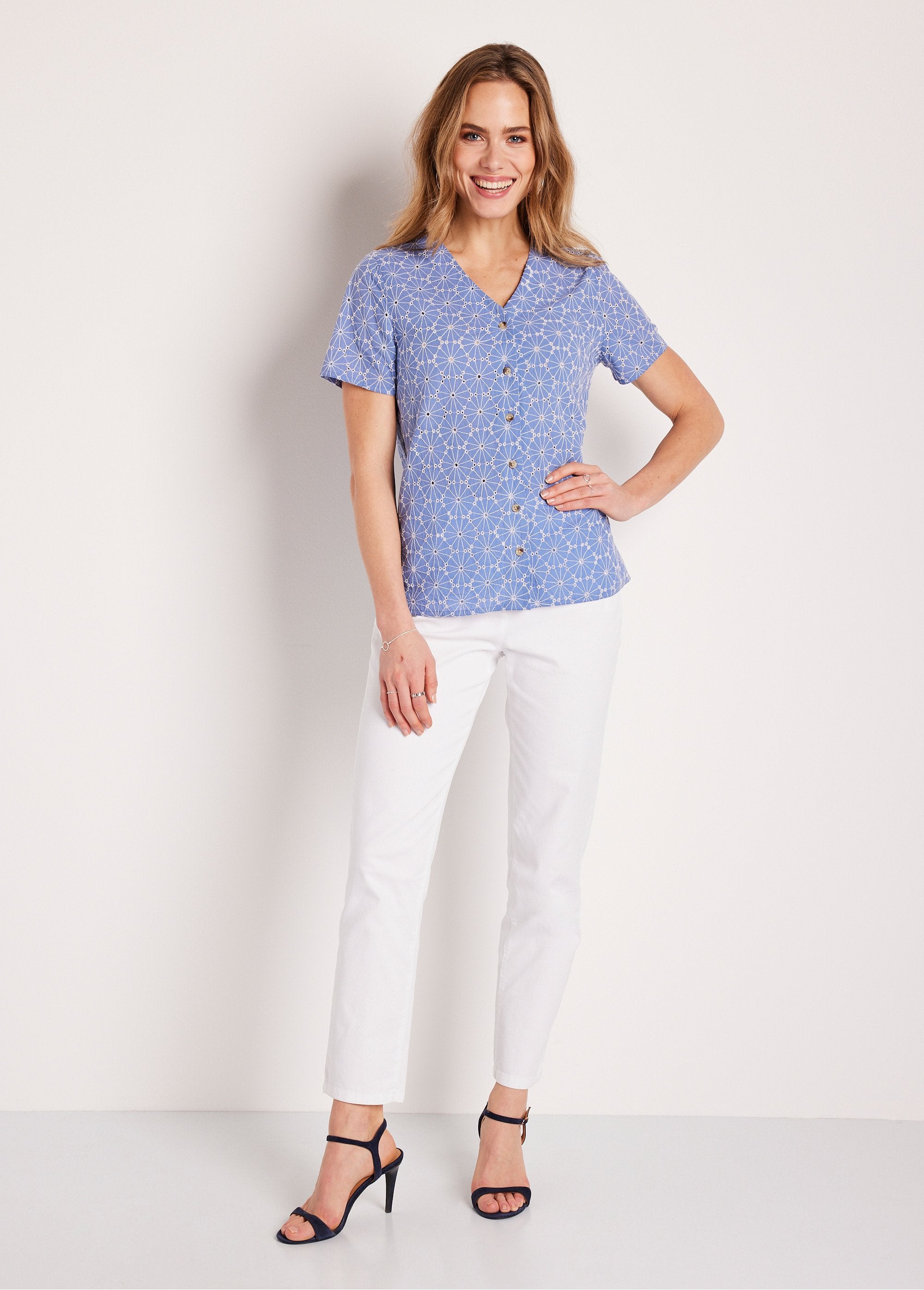 Long_embroidered_V-neck_blouse_Blue_and_white_SF1_slim