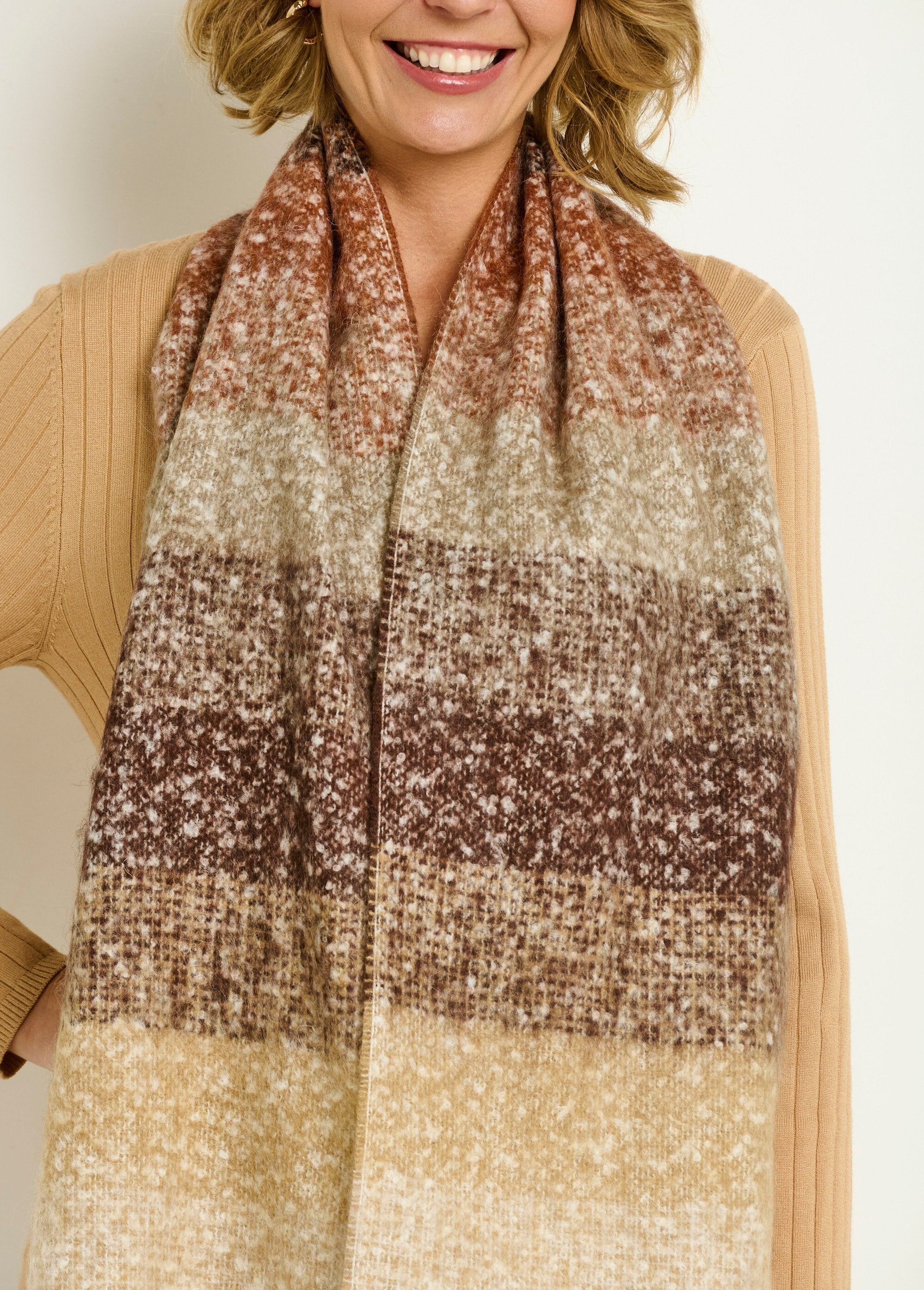 Warm_mohair_lines_scarf_Brown_and_beige_DE1_slim