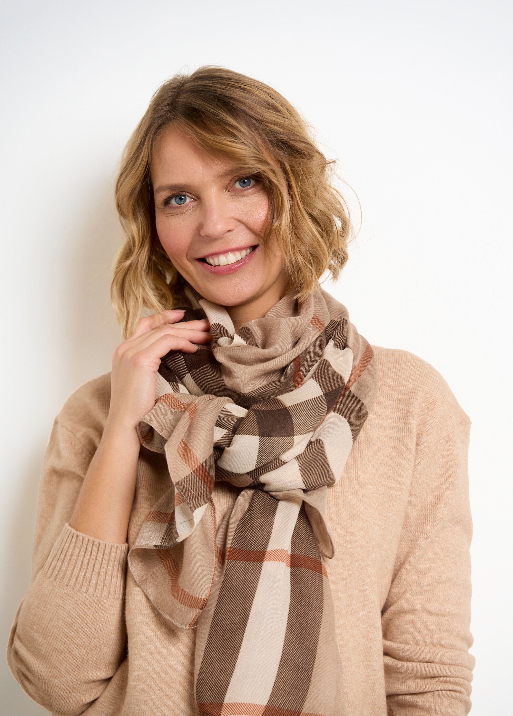 Scottish_style_plaid_scarf_Beige_DE1_slim