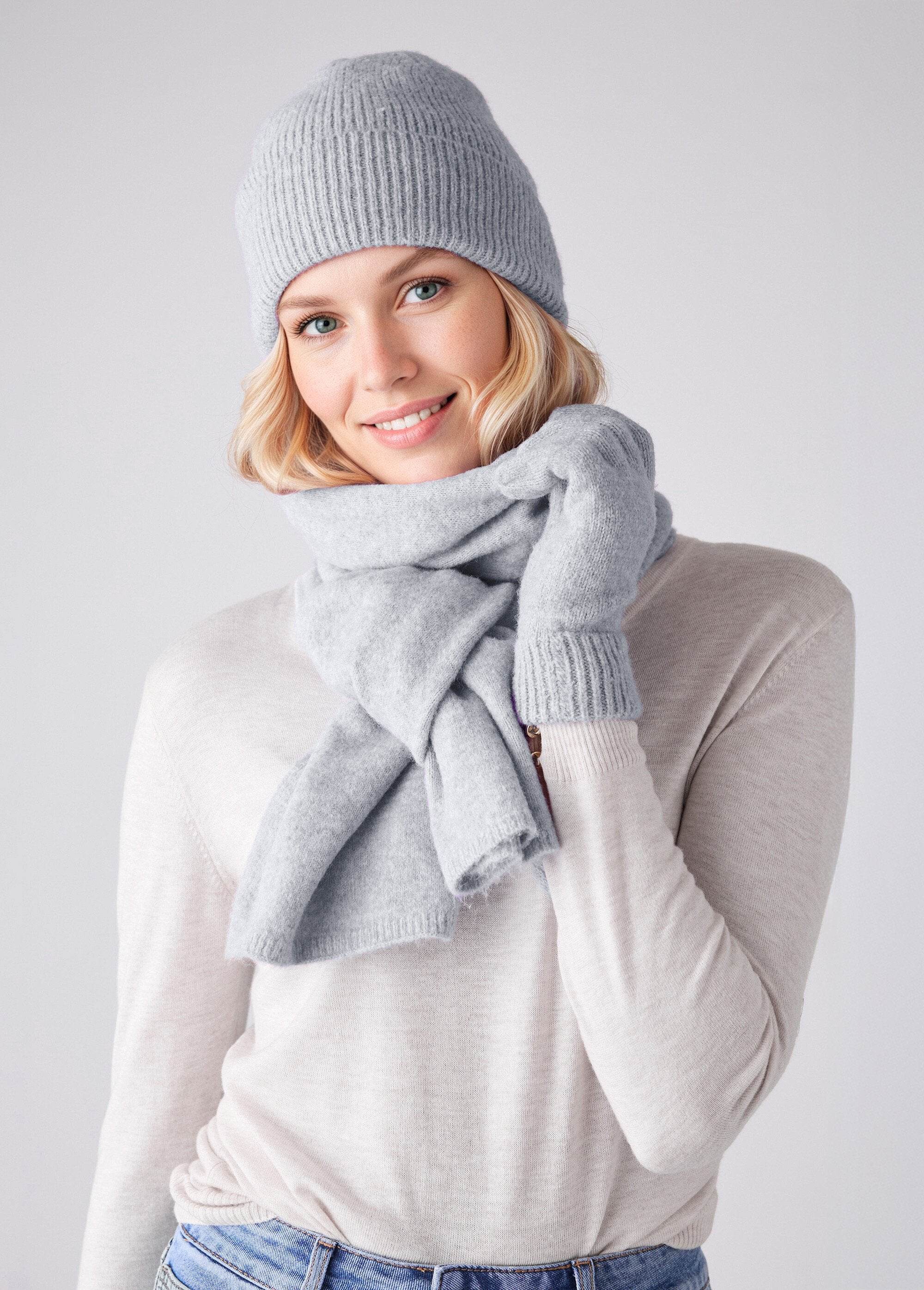 Warm_knitted_gloves_with_wool_Heather_gray_SF1_slim