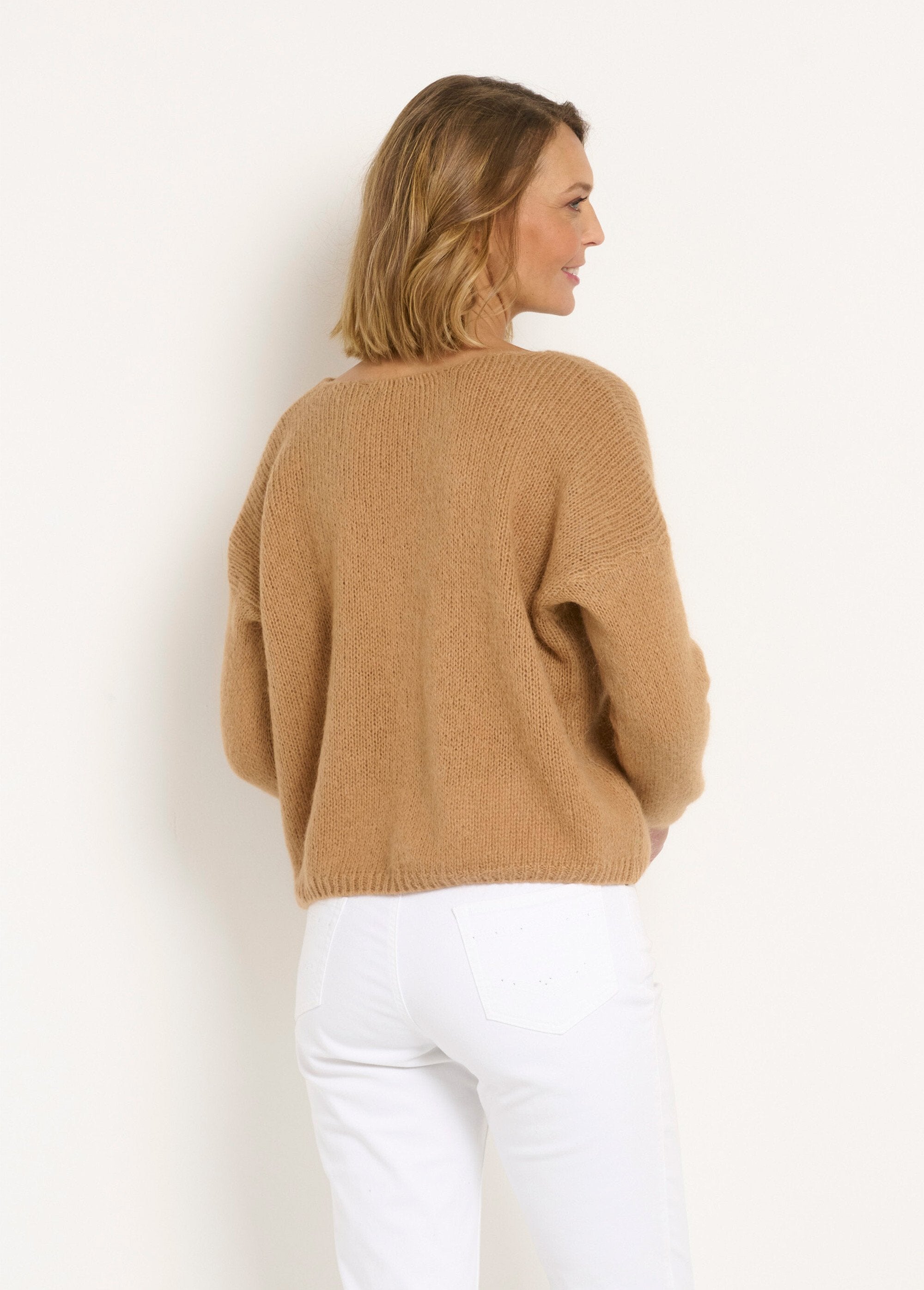 Warm_mohair_vest_with_V-neck_camel_DO1_slim