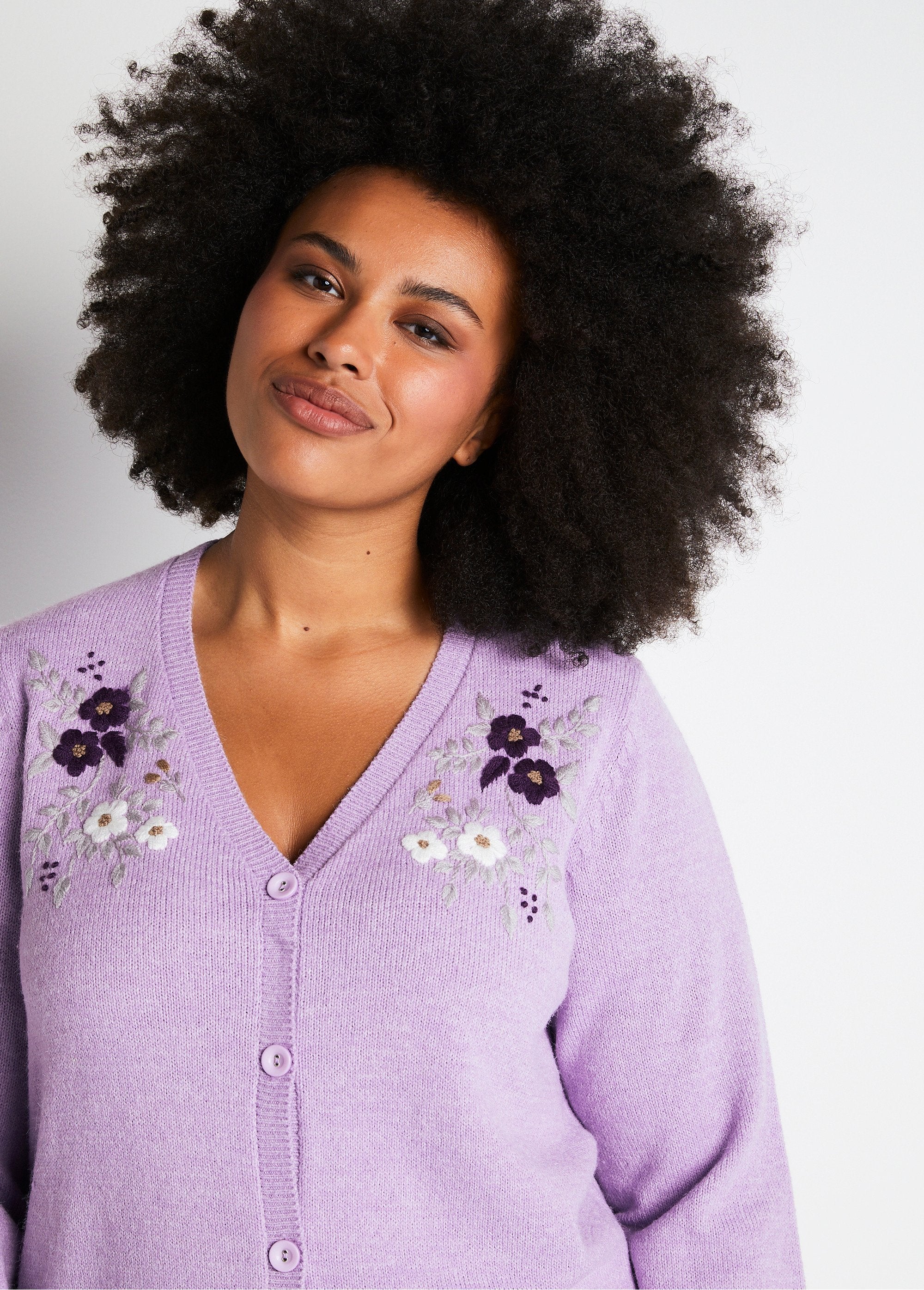 Soft_plain_V-neck_buttoned_short_embroidered_cardigan_Lilac_DE1_curvy