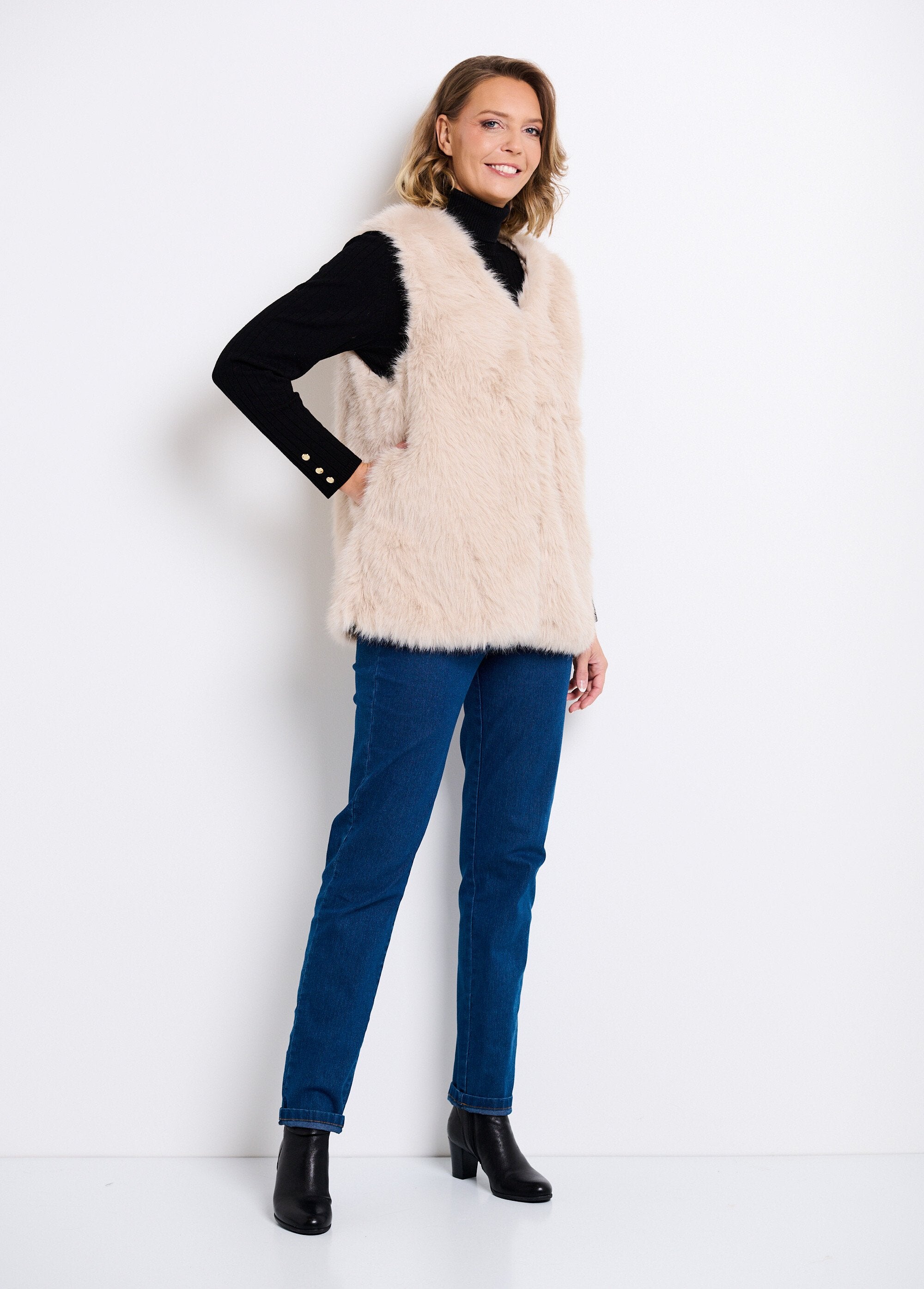 Sleeveless_faux_fur_vest_Beige_SF1_slim