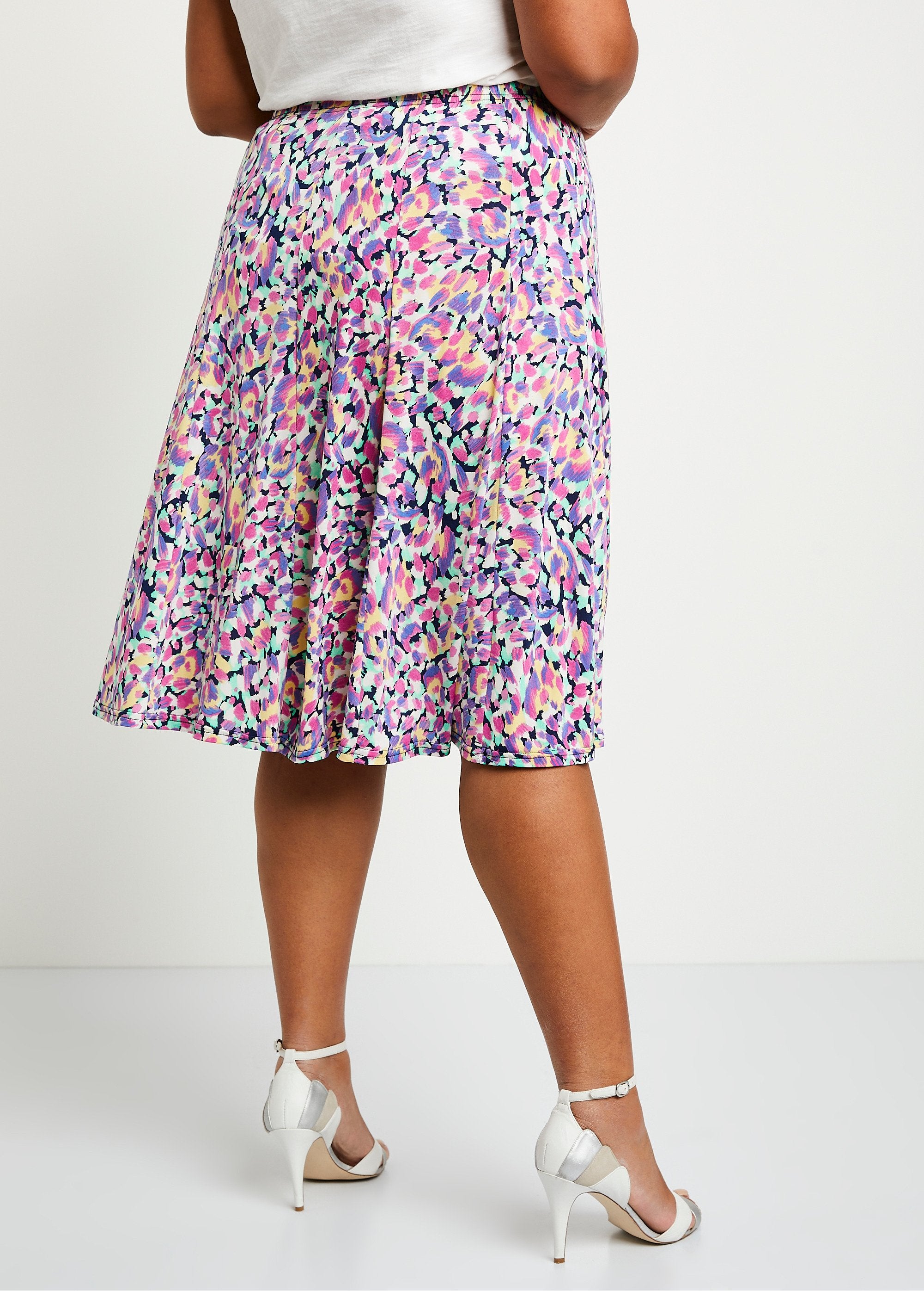 Mid-length_flared_skirt_Parma_print_DO1_curvy