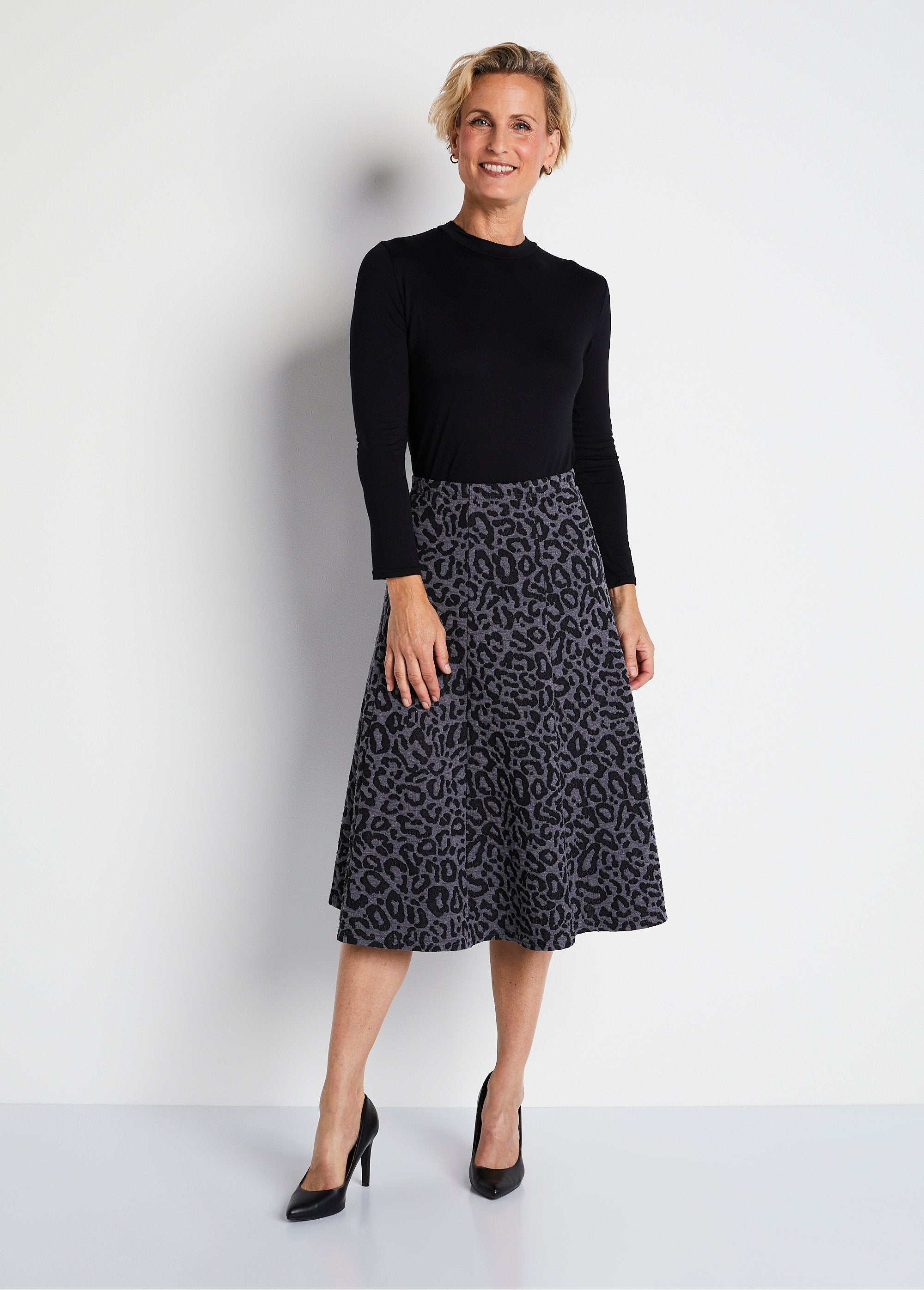 Long_flared_jacquard_knit_skirt_Leopard_gray_SF1_slim