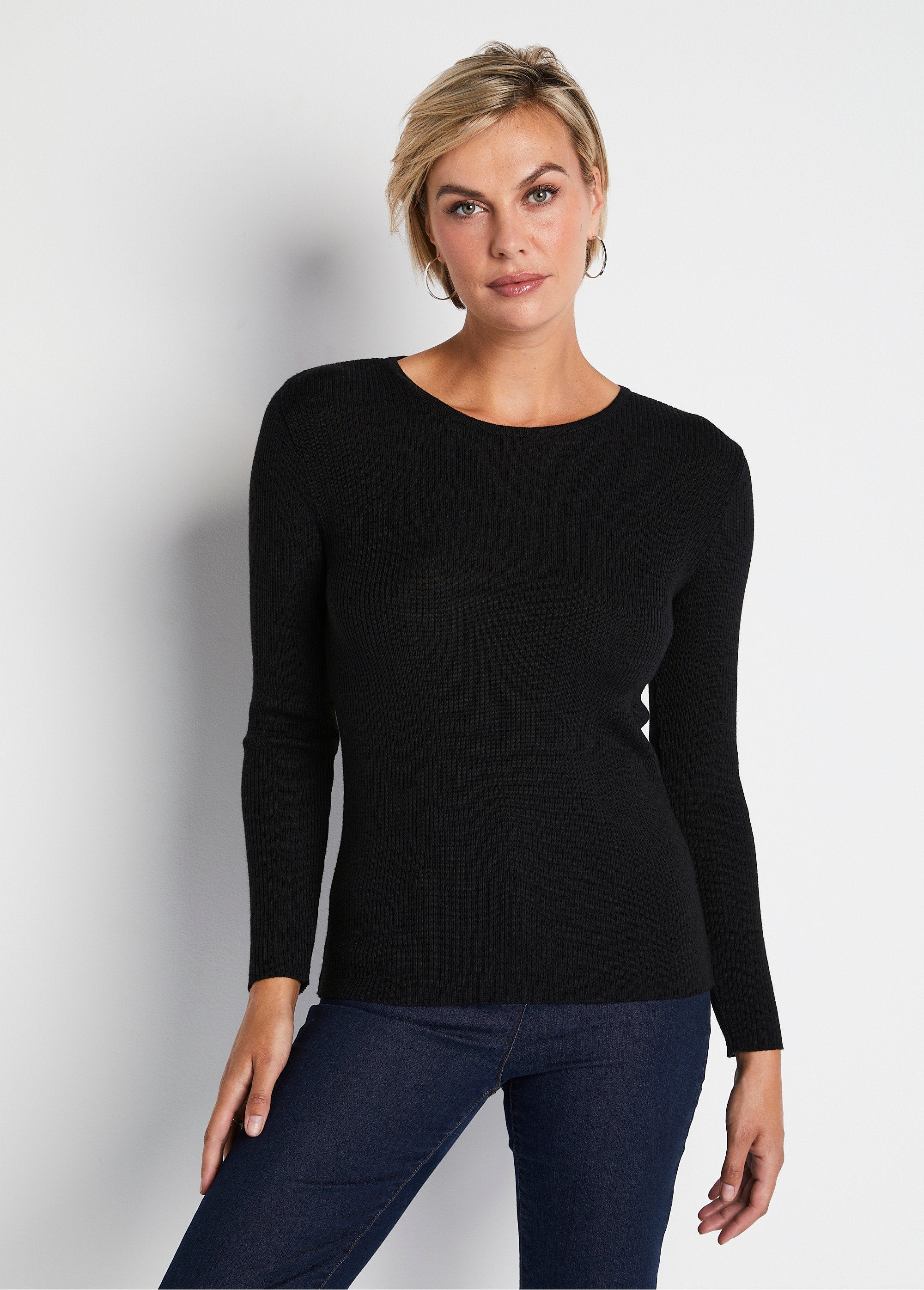 Warm_round_neck_merino_wool_sweater_Black_FA1_slim