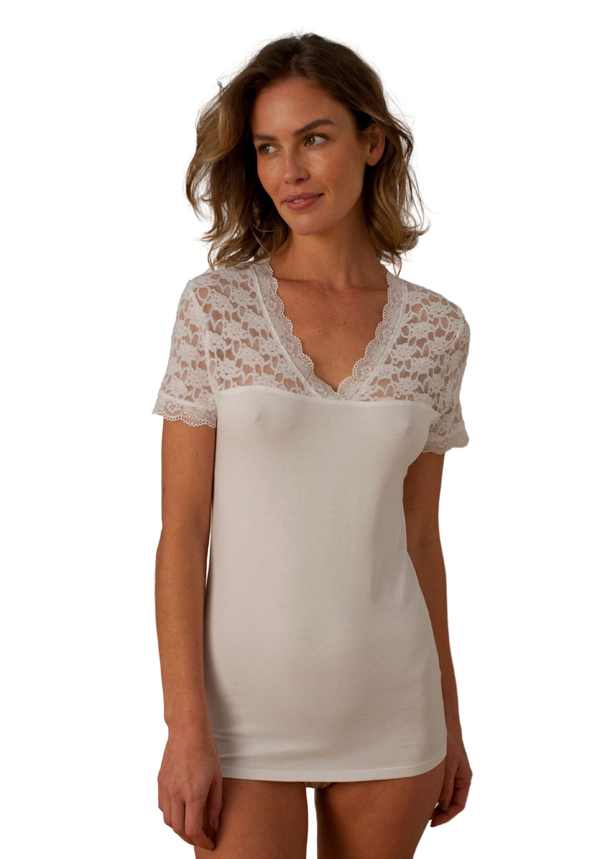 Short-sleeved_lace_jersey_undershirt_Mother-of-pearl_FA1_slim