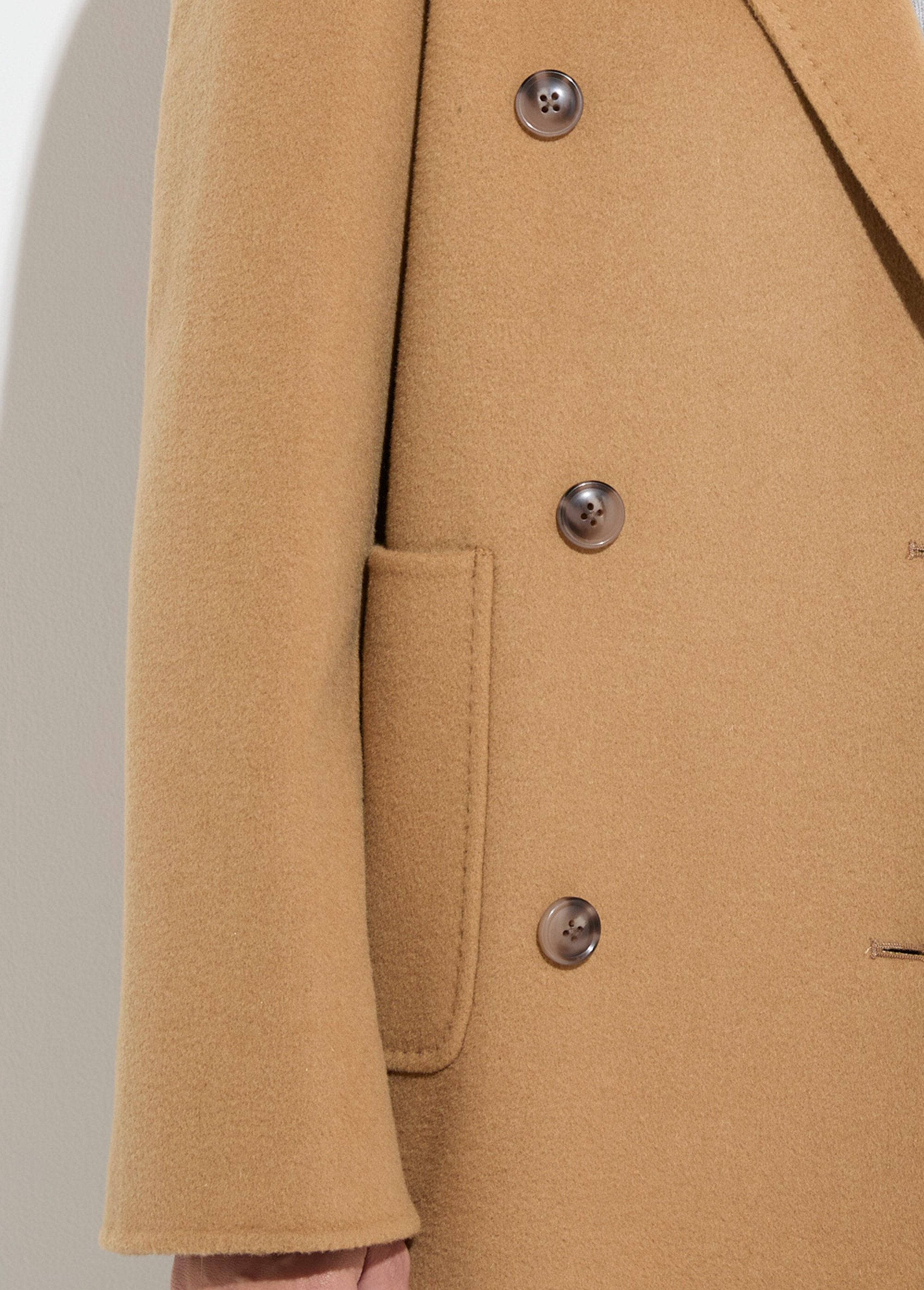 Long_woolen_coat_with_tailored_collar_camel_DE1_slim