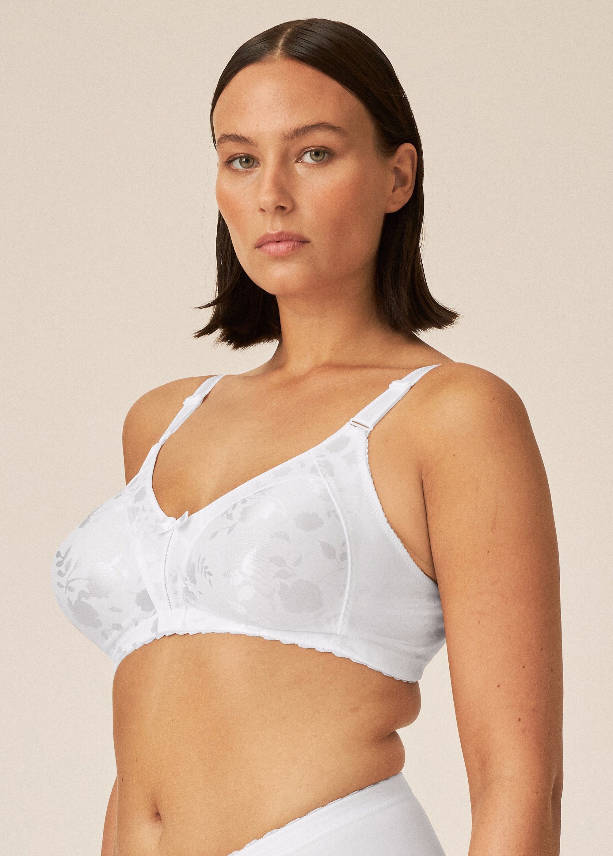 Naturana®_-_Underwired_minimizer_bra_White_DR1_slim