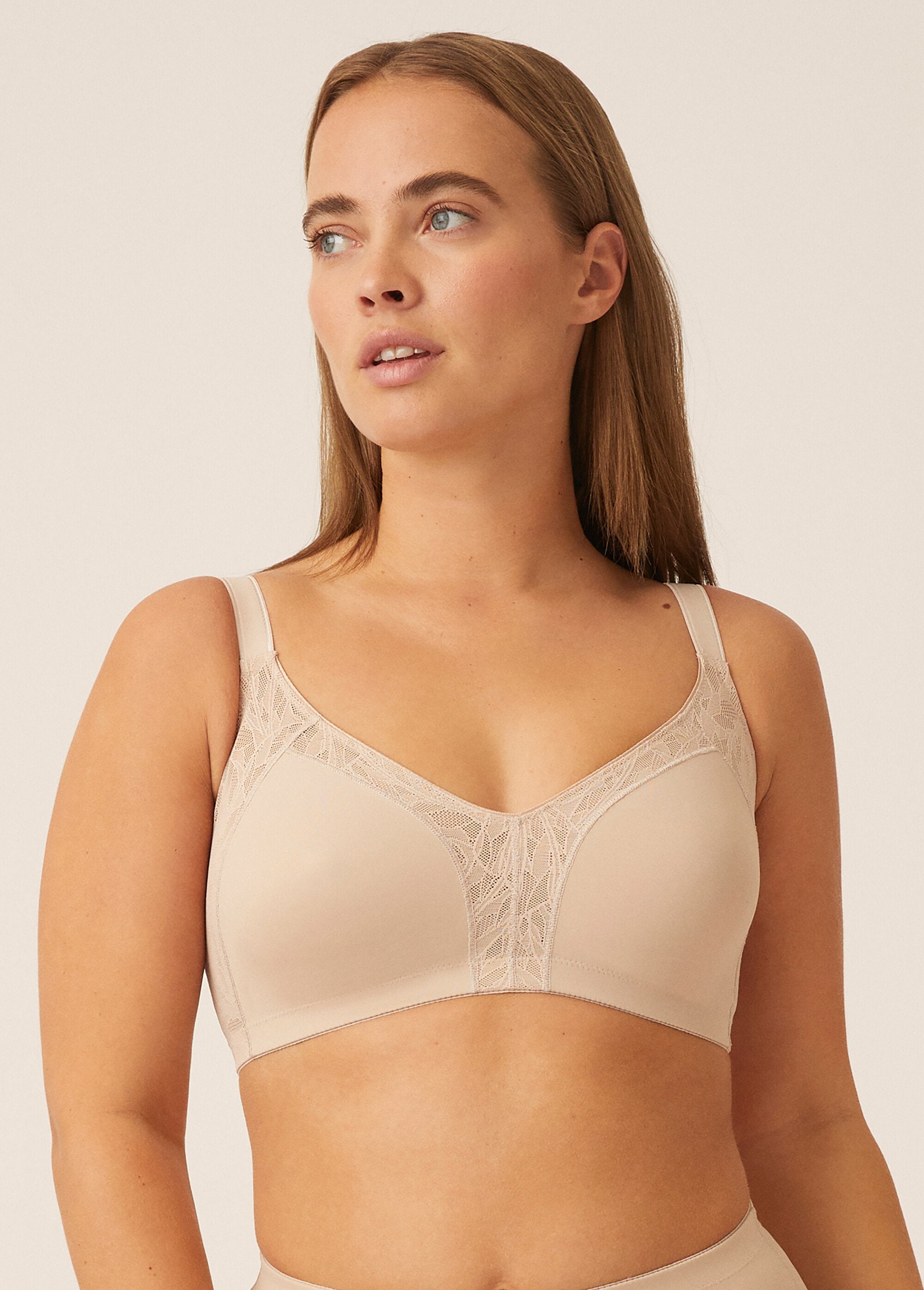 Naturana®_-_Underwired_minimizer_bra_Nude_FA1_slim