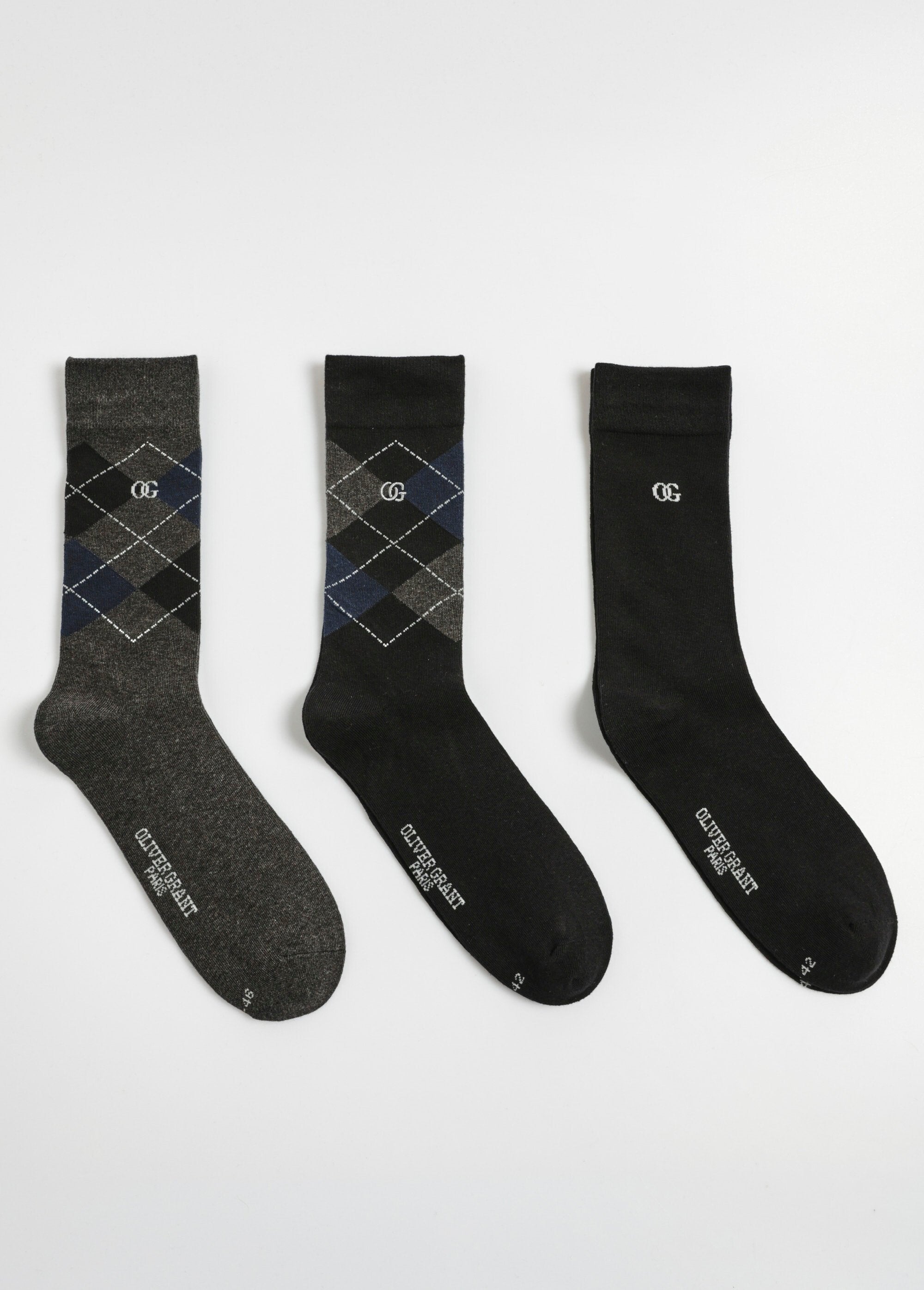 Pair_of_diamond_pattern_socks_Black_DE1_slim