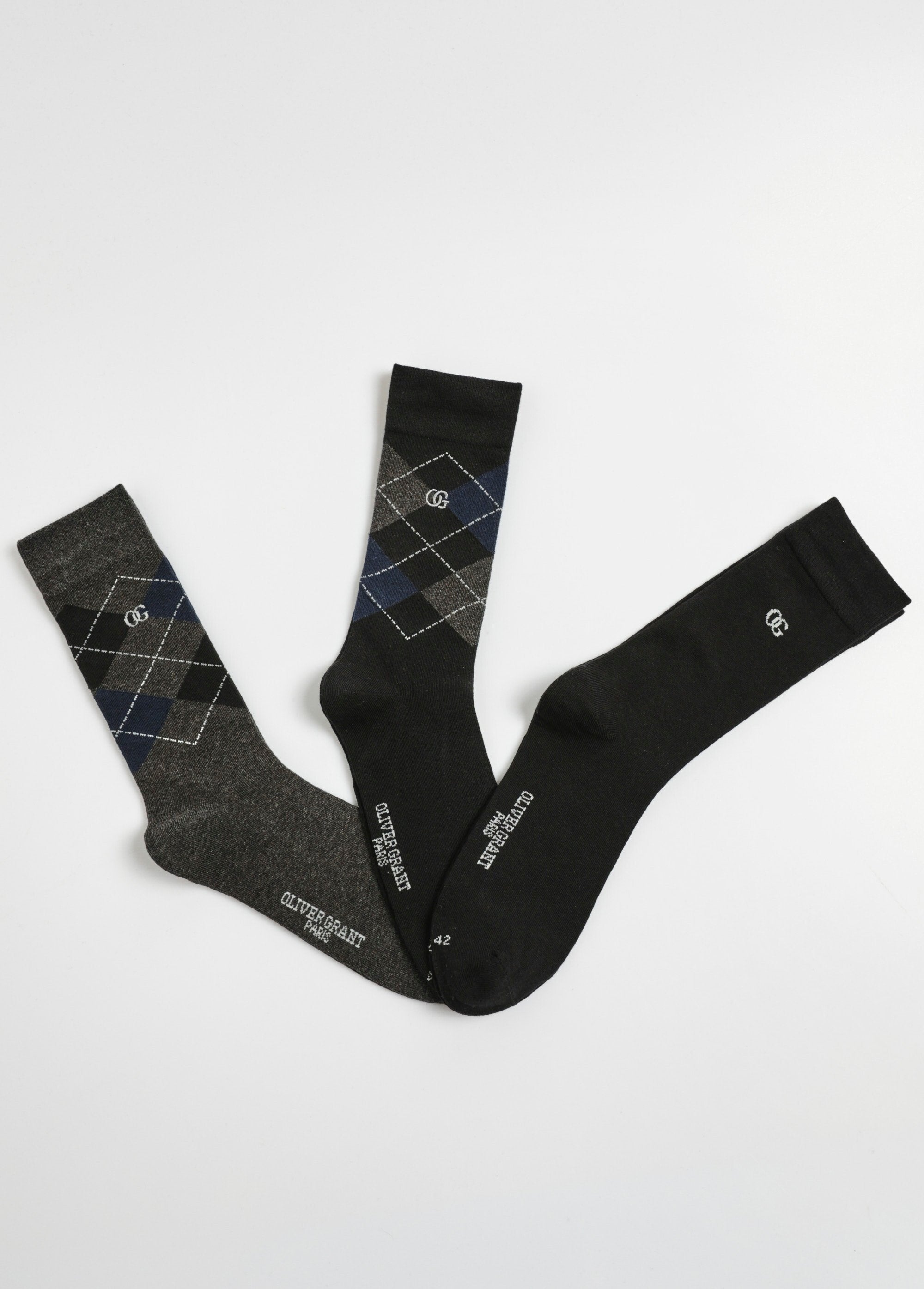 Pair_of_diamond_pattern_socks_Black_FA1_slim
